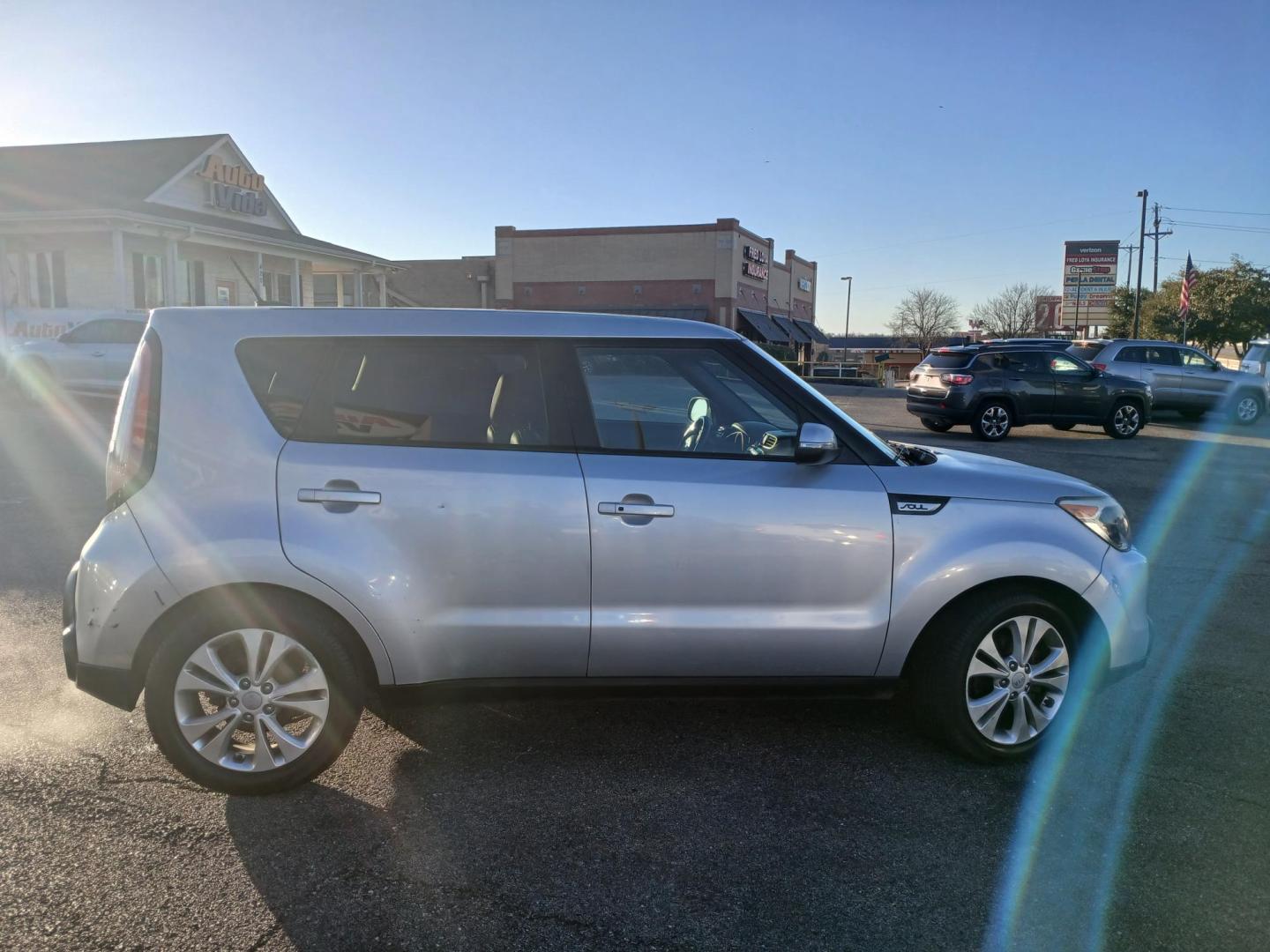 2014 SILVER Kia Soul + (KNDJP3A51E7) with an 2.0L L4 DOHC 16V engine, 6-Speed Automatic transmission, located at 420 I-35E, Lancaster, TX, 75146, (469) 297-4144, 32.593929, -96.823685 - Photo#1