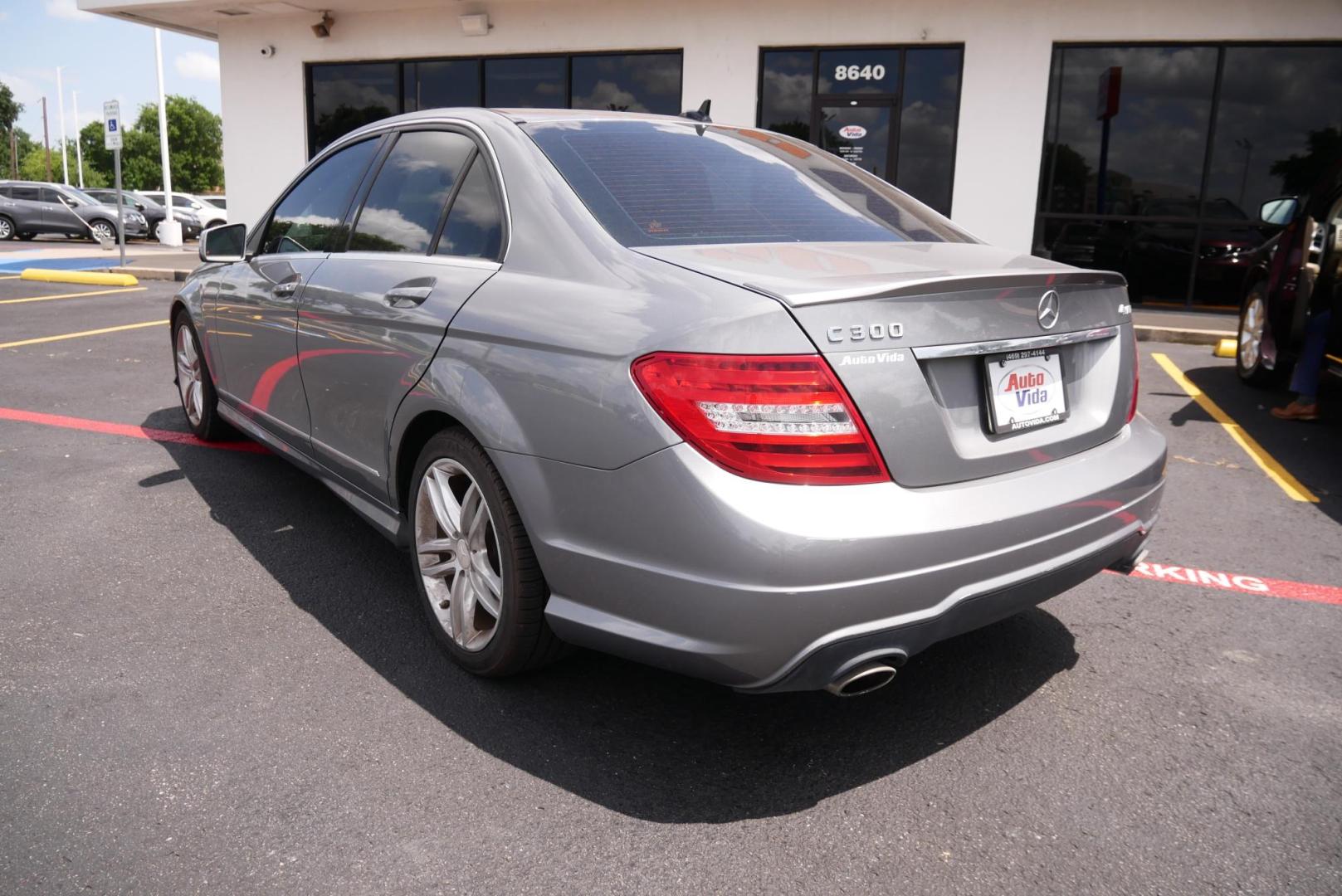 2013 SILVER Mercedes-Benz C-Class C300 4MATIC Sport Sedan (WDDGF8AB4DR) with an 3.0L V6 DOHC 24V engine, 7-Speed Automatic transmission, located at 8640 E R L Thornton Fwy, Dallas, TX, 75228, (469) 297-4144, 32.794128, -96.693008 - Photo#4