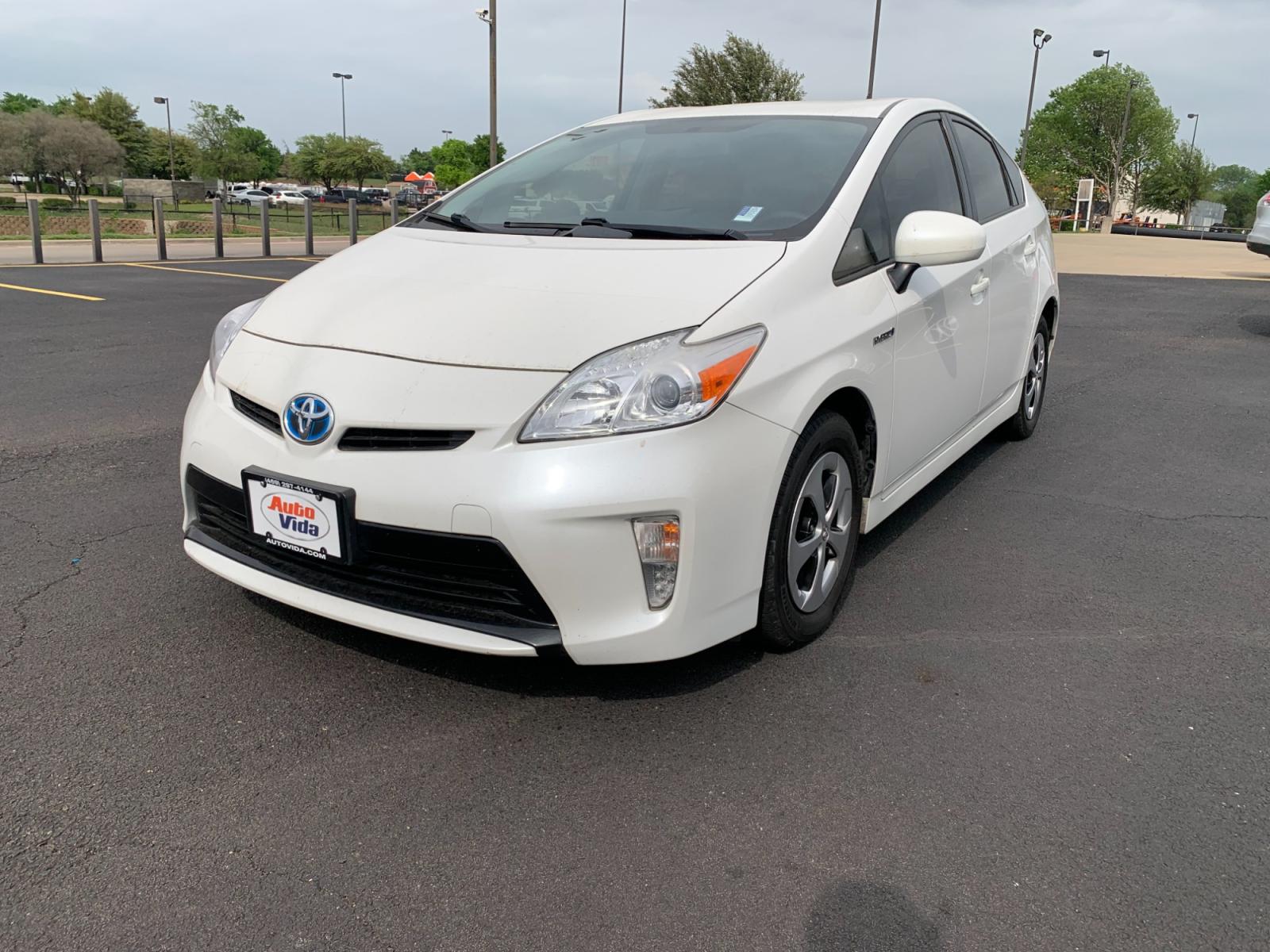 2013 WHITE Toyota Prius Prius IV (JTDKN3DU6D5) with an 1.8L L4 DOHC 16V HYBRID engine, Continuously Variable Transmission transmission, located at 420 I-35E, Lancaster, TX, 75146, (469) 297-4144, 32.593929, -96.823685 - Photo #2