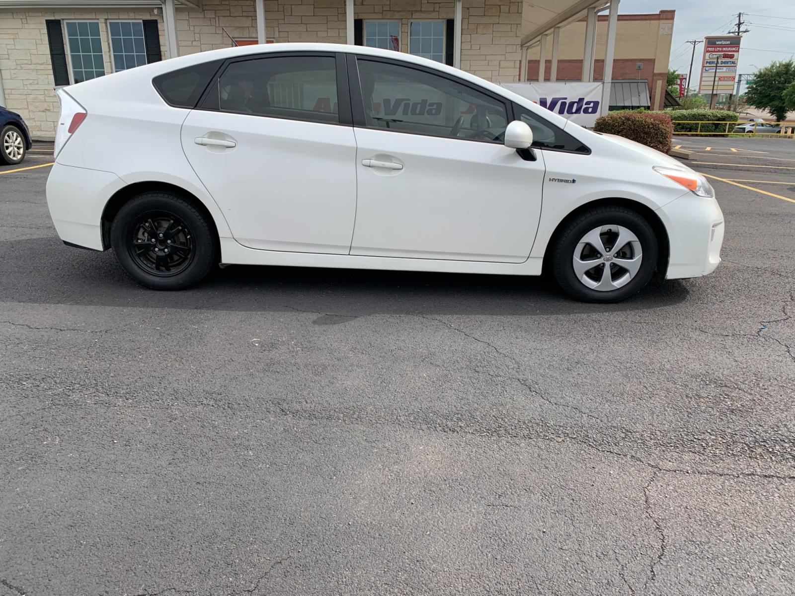 2013 WHITE Toyota Prius Prius IV (JTDKN3DU6D5) with an 1.8L L4 DOHC 16V HYBRID engine, Continuously Variable Transmission transmission, located at 420 I-35E, Lancaster, TX, 75146, (469) 297-4144, 32.593929, -96.823685 - Photo #5