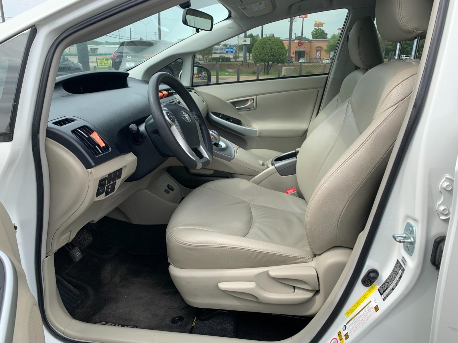 2013 WHITE Toyota Prius Prius IV (JTDKN3DU6D5) with an 1.8L L4 DOHC 16V HYBRID engine, Continuously Variable Transmission transmission, located at 420 I-35E, Lancaster, TX, 75146, (469) 297-4144, 32.593929, -96.823685 - Photo #6