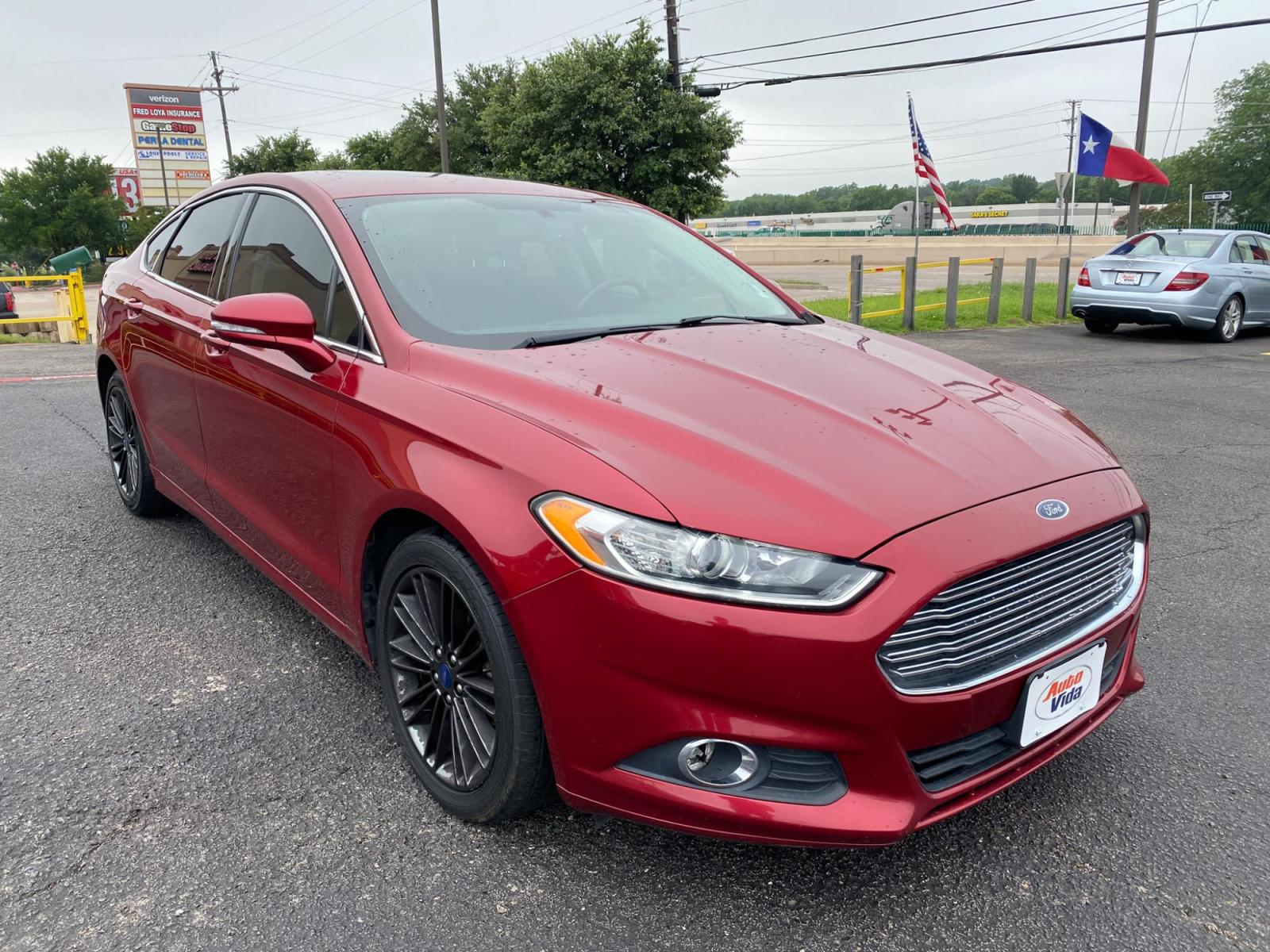 2013 RED Ford Fusion SE (3FA6P0HRXDR) with an 1.6L L4 DOHC 16V engine, located at 420 I-35E, Lancaster, TX, 75146, (469) 297-4144, 32.593929, -96.823685 - Photo #5