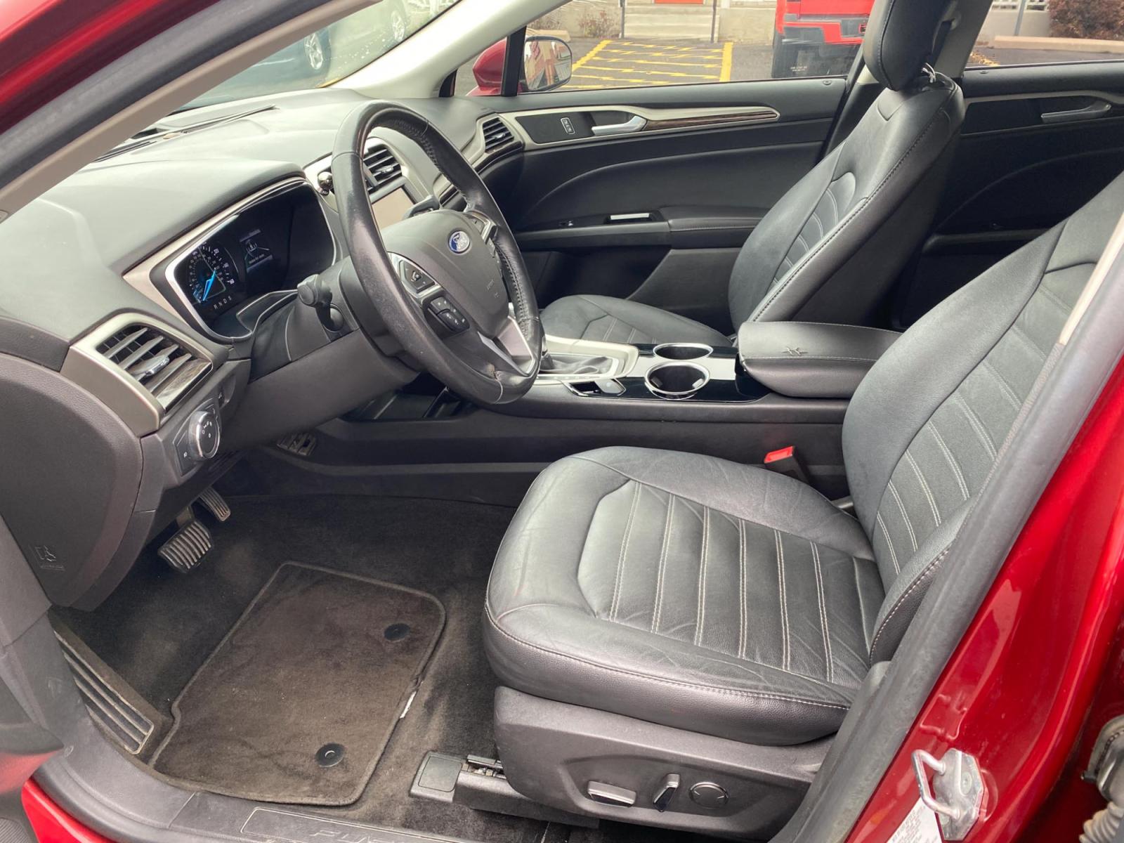 2013 RED Ford Fusion SE (3FA6P0HRXDR) with an 1.6L L4 DOHC 16V engine, located at 420 I-35E, Lancaster, TX, 75146, (469) 297-4144, 32.593929, -96.823685 - Photo #6