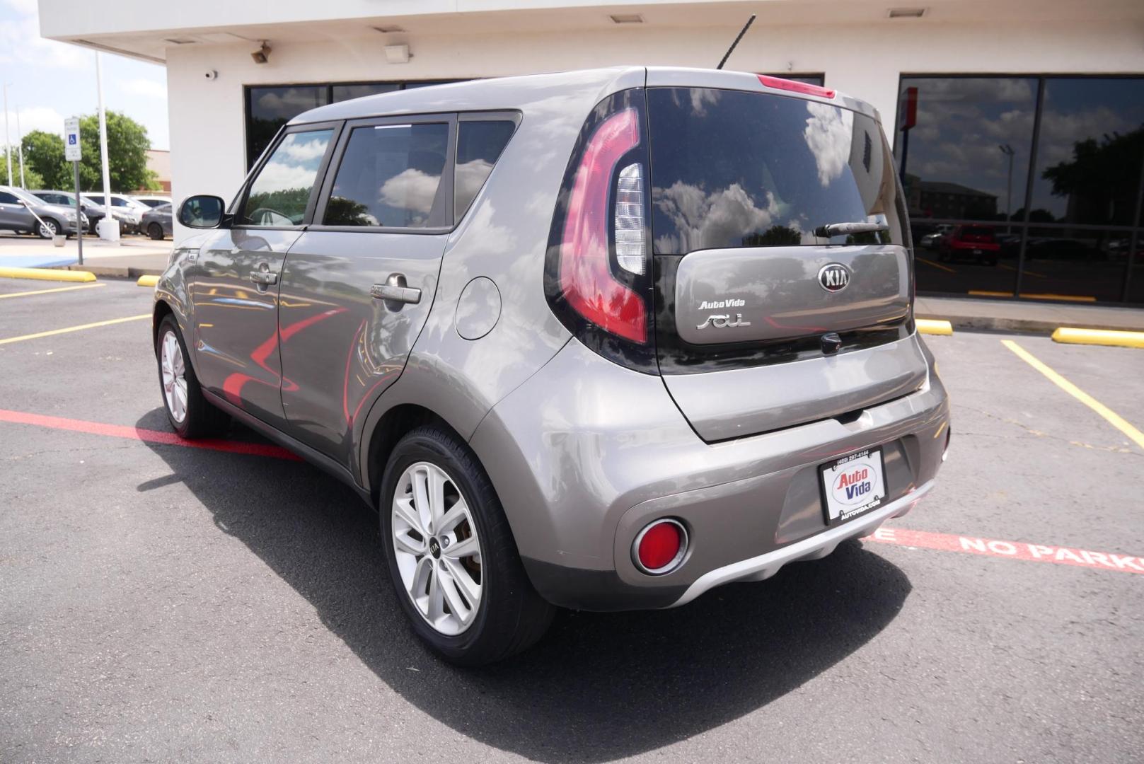 2018 GRAY Kia Soul + (KNDJP3A52J7) with an 2.0L L4 DOHC 16V engine, 6A transmission, located at 8640 E R L Thornton Fwy, Dallas, TX, 75228, (469) 297-4144, 32.794128, -96.693008 - Photo#4