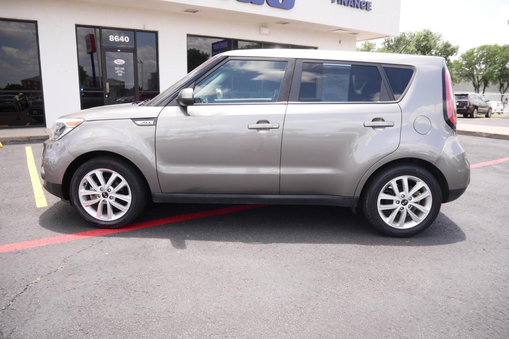 2018 GRAY Kia Soul + (KNDJP3A52J7) with an 2.0L L4 DOHC 16V engine, 6A transmission, located at 8640 E R L Thornton Fwy, Dallas, TX, 75228, (469) 297-4144, 32.794128, -96.693008 - Photo#5