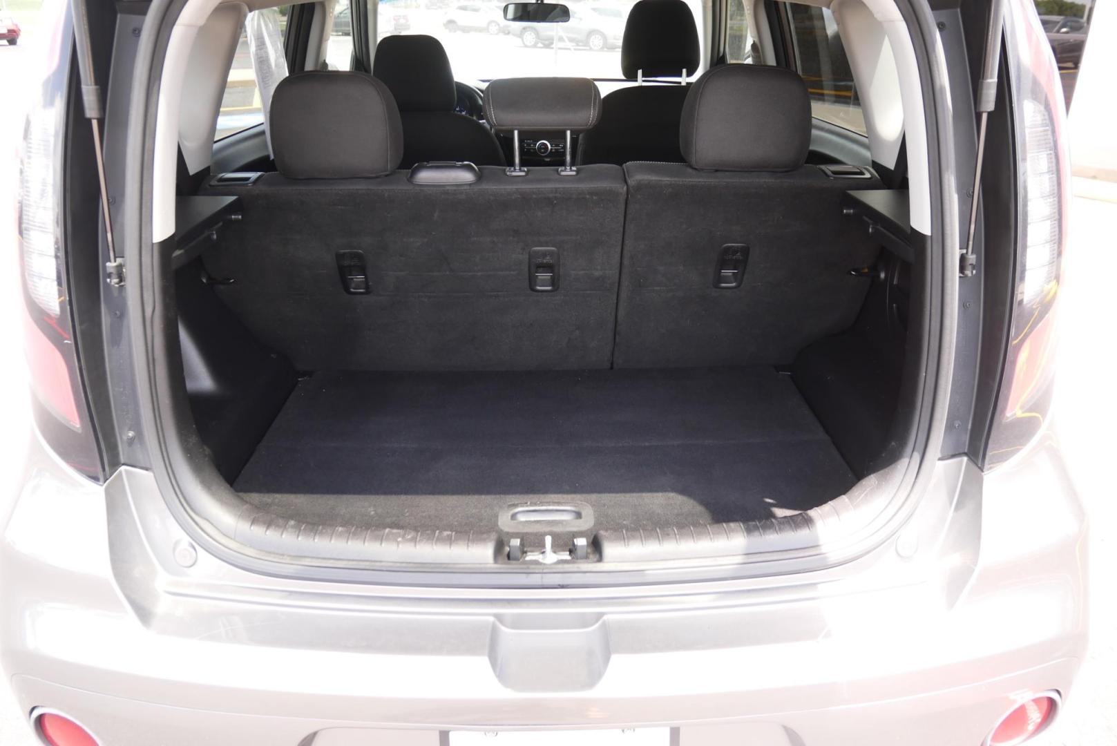2018 GRAY Kia Soul + (KNDJP3A52J7) with an 2.0L L4 DOHC 16V engine, 6A transmission, located at 8640 E R L Thornton Fwy, Dallas, TX, 75228, (469) 297-4144, 32.794128, -96.693008 - Photo#18