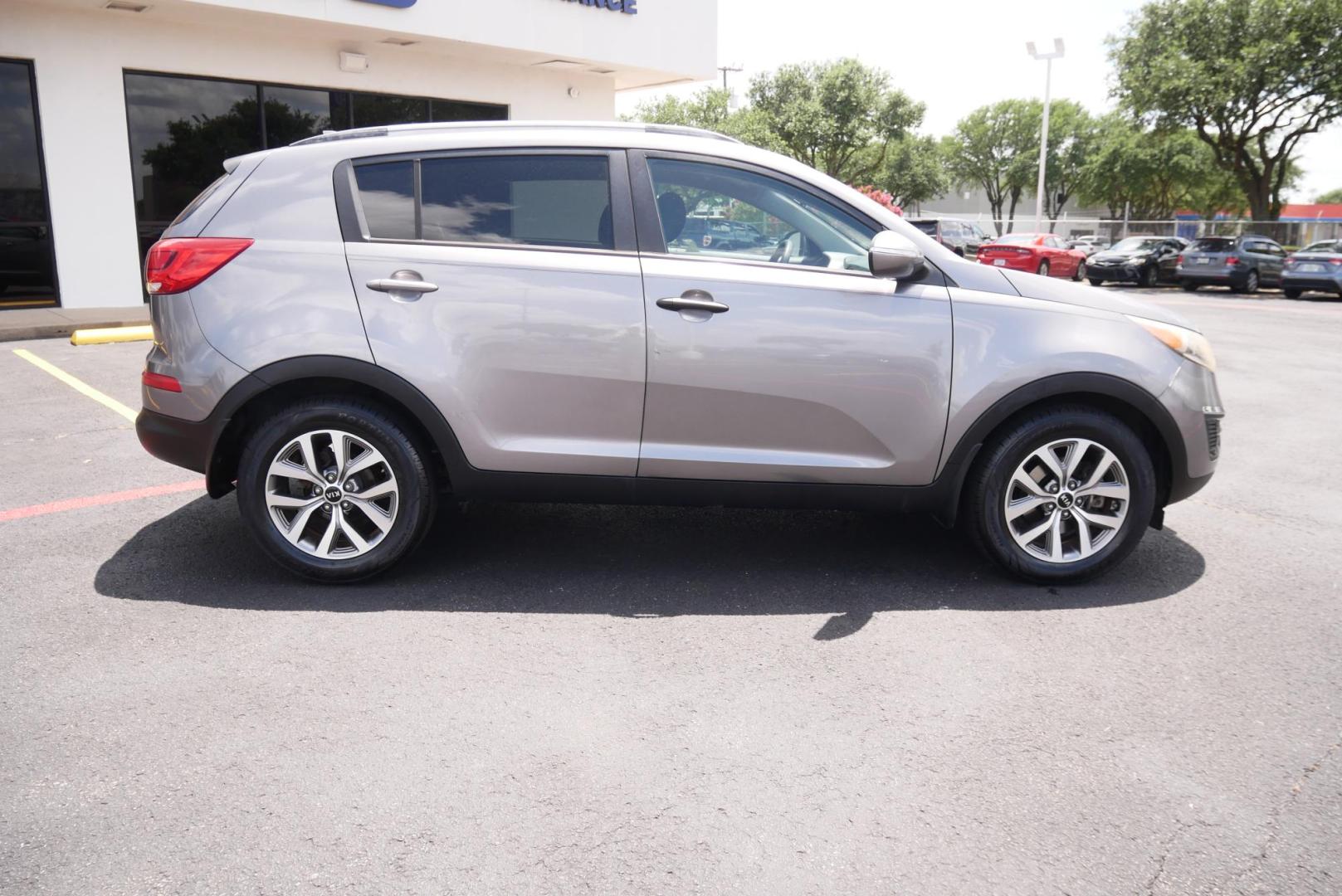 2014 SILVER Kia Sportage LX FWD (KNDPB3AC3E7) with an 2.4L V6 DOHC 24V engine, 6-Speed Automatic transmission, located at 8640 E R L Thornton Fwy, Dallas, TX, 75228, (469) 297-4144, 32.794128, -96.693008 - Photo#1