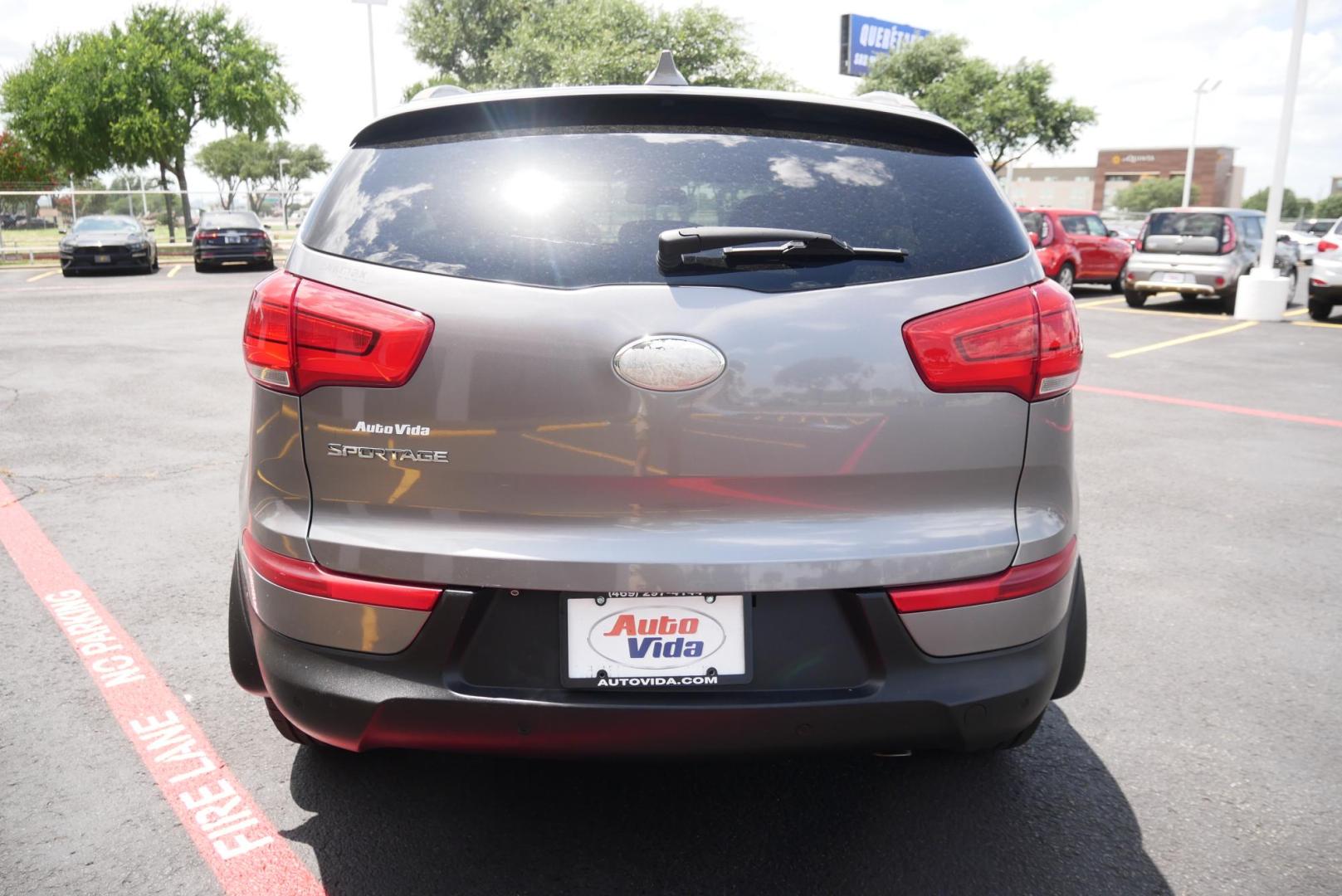 2014 SILVER Kia Sportage LX FWD (KNDPB3AC3E7) with an 2.4L V6 DOHC 24V engine, 6-Speed Automatic transmission, located at 8640 E R L Thornton Fwy, Dallas, TX, 75228, (469) 297-4144, 32.794128, -96.693008 - Photo#3