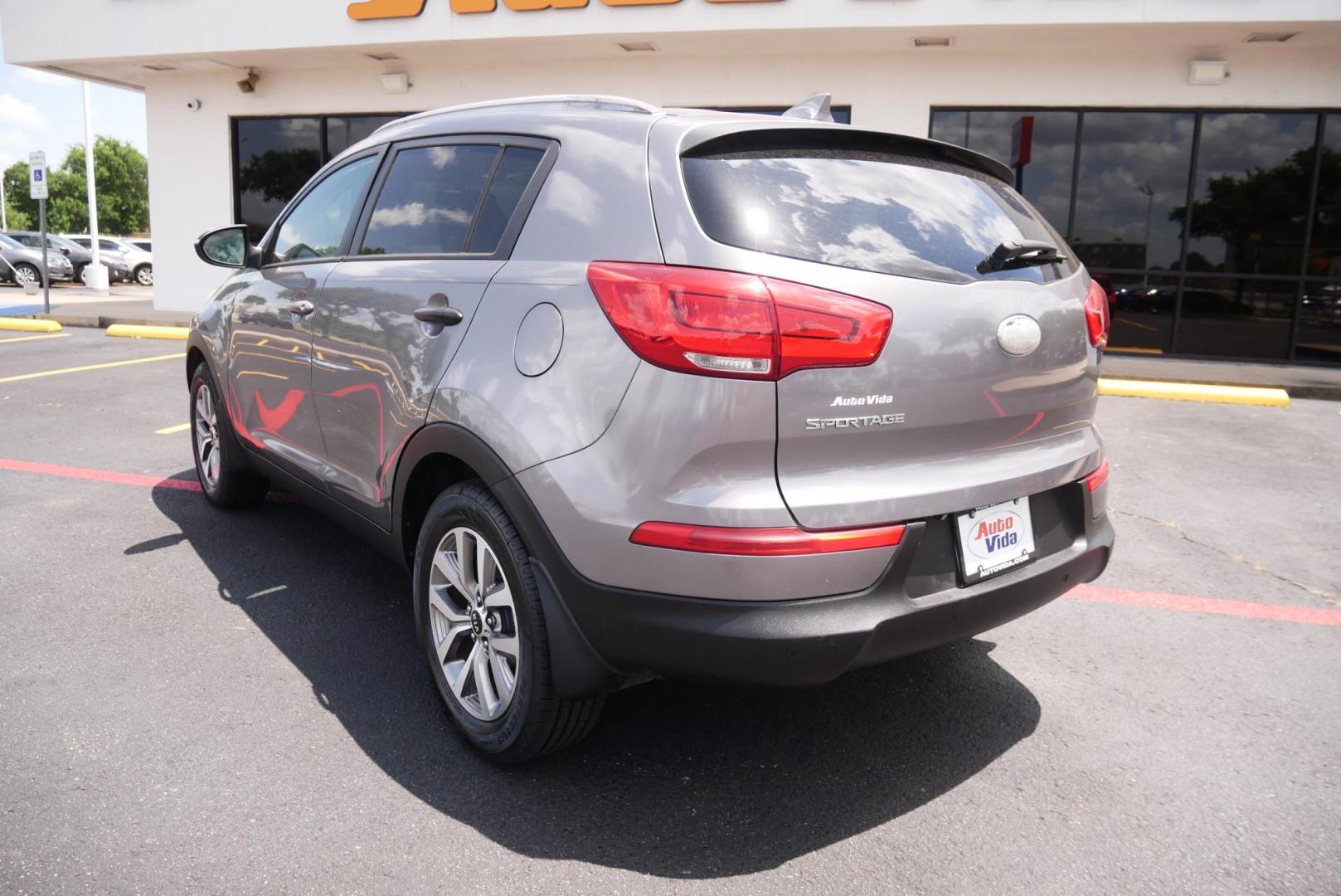 2014 SILVER Kia Sportage LX FWD (KNDPB3AC3E7) with an 2.4L V6 DOHC 24V engine, 6-Speed Automatic transmission, located at 8640 E R L Thornton Fwy, Dallas, TX, 75228, (469) 297-4144, 32.794128, -96.693008 - Photo#4