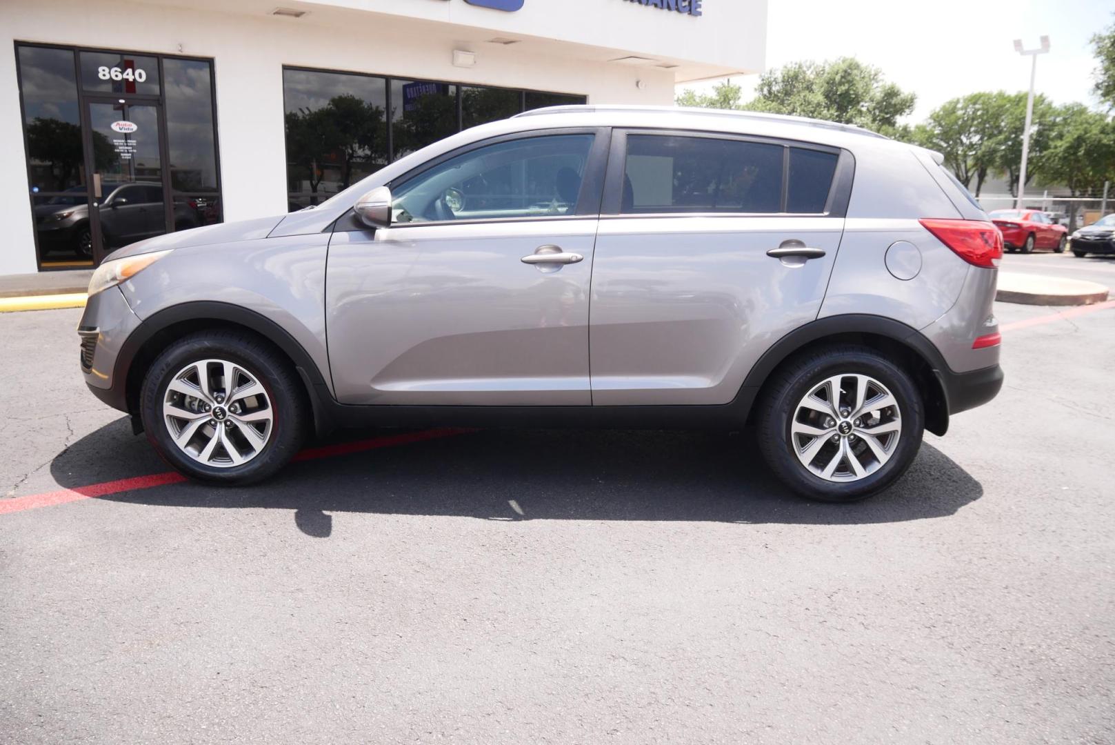 2014 SILVER Kia Sportage LX FWD (KNDPB3AC3E7) with an 2.4L V6 DOHC 24V engine, 6-Speed Automatic transmission, located at 8640 E R L Thornton Fwy, Dallas, TX, 75228, (469) 297-4144, 32.794128, -96.693008 - Photo#5
