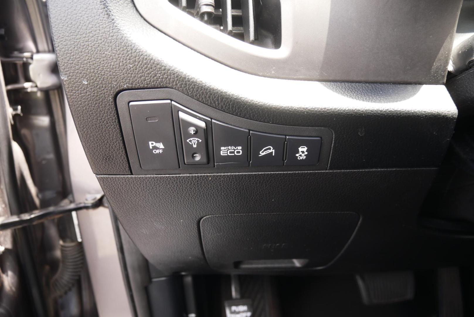 2014 SILVER Kia Sportage LX FWD (KNDPB3AC3E7) with an 2.4L V6 DOHC 24V engine, 6-Speed Automatic transmission, located at 8640 E R L Thornton Fwy, Dallas, TX, 75228, (469) 297-4144, 32.794128, -96.693008 - Photo#11