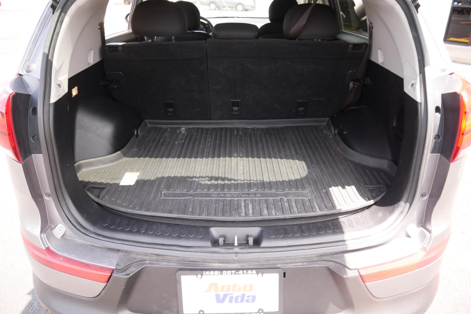 2014 SILVER Kia Sportage LX FWD (KNDPB3AC3E7) with an 2.4L V6 DOHC 24V engine, 6-Speed Automatic transmission, located at 8640 E R L Thornton Fwy, Dallas, TX, 75228, (469) 297-4144, 32.794128, -96.693008 - Photo#18