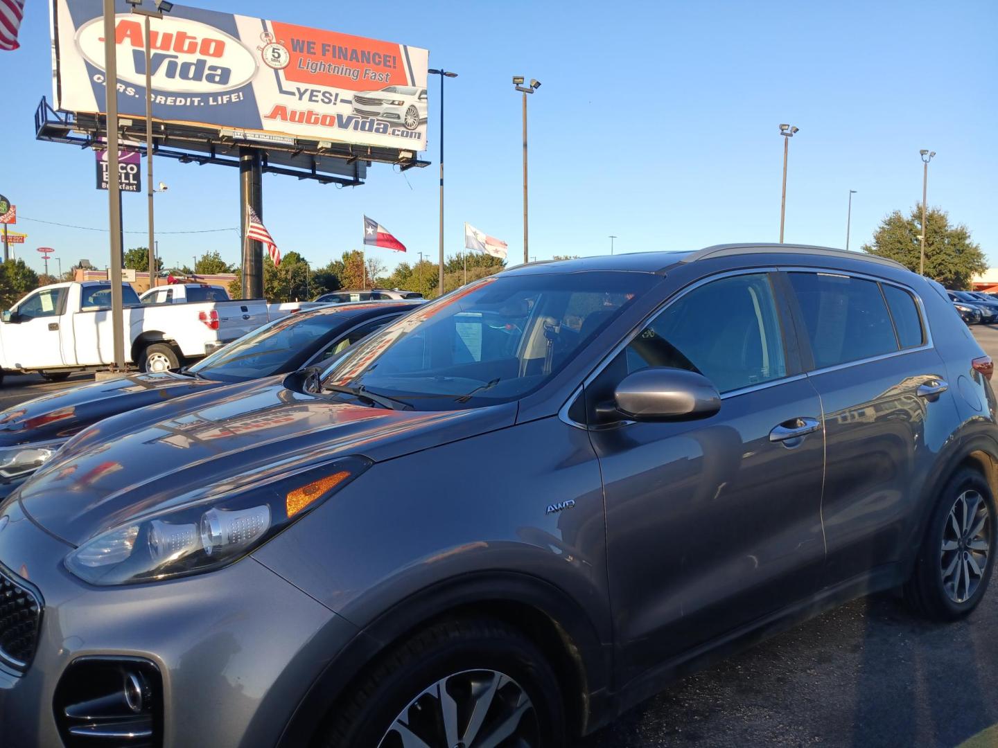 2017 GRAY Kia Sportage EX AWD (KNDPNCAC6H7) with an 2.4L V6 DOHC 24V engine, 6A transmission, located at 8640 E R L Thornton Fwy, Dallas, TX, 75228, (469) 297-4144, 32.794128, -96.693008 - Photo#0