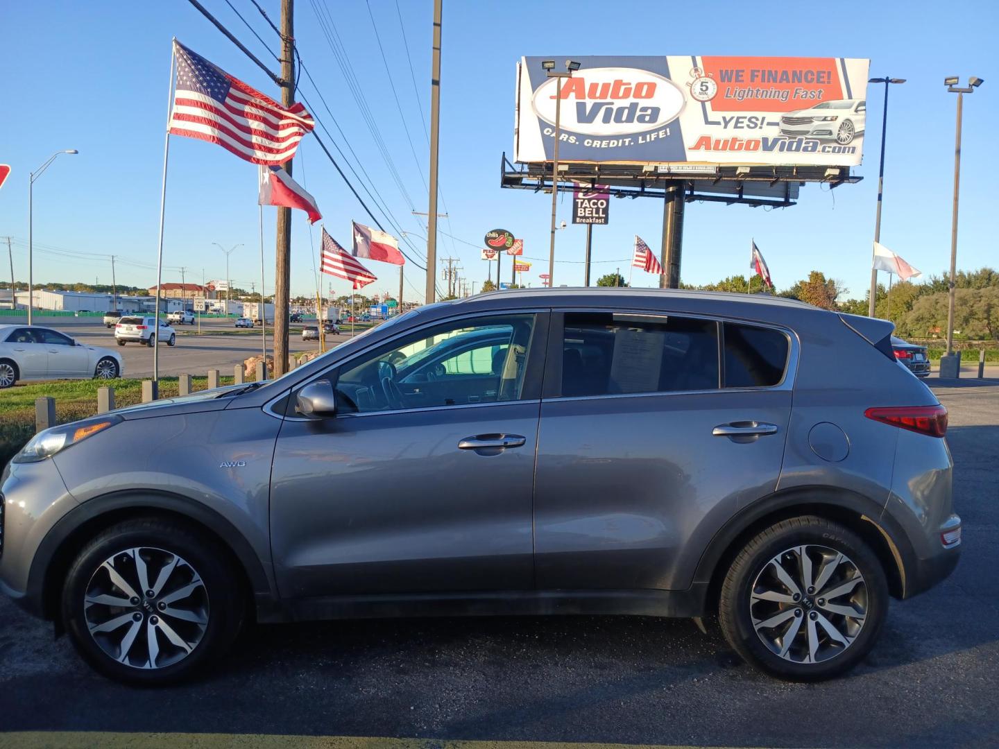 2017 GRAY Kia Sportage EX AWD (KNDPNCAC6H7) with an 2.4L V6 DOHC 24V engine, 6A transmission, located at 8640 E R L Thornton Fwy, Dallas, TX, 75228, (469) 297-4144, 32.794128, -96.693008 - Photo#1