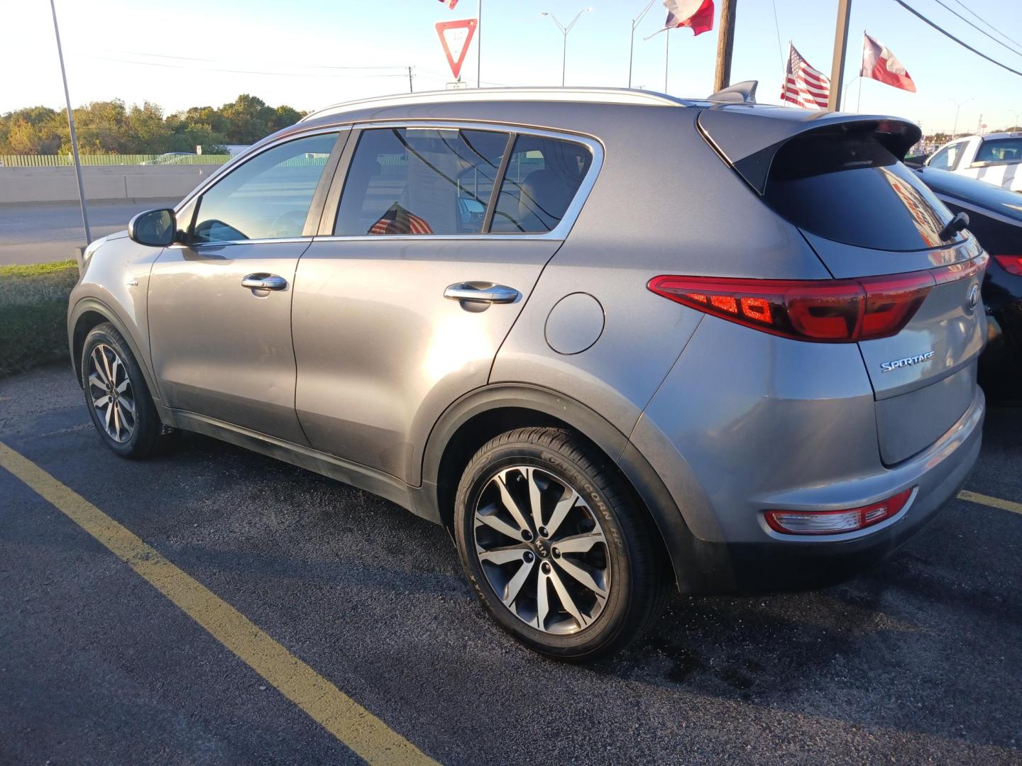 2017 GRAY Kia Sportage EX AWD (KNDPNCAC6H7) with an 2.4L V6 DOHC 24V engine, 6A transmission, located at 8640 E R L Thornton Fwy, Dallas, TX, 75228, (469) 297-4144, 32.794128, -96.693008 - Photo#2