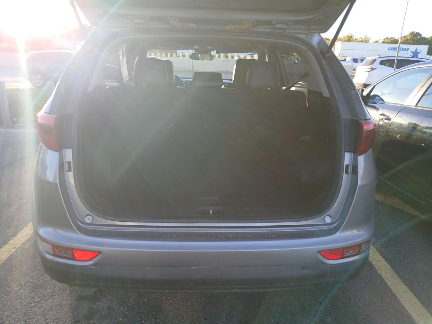 2017 GRAY Kia Sportage EX AWD (KNDPNCAC6H7) with an 2.4L V6 DOHC 24V engine, 6A transmission, located at 8640 E R L Thornton Fwy, Dallas, TX, 75228, (469) 297-4144, 32.794128, -96.693008 - Photo#3