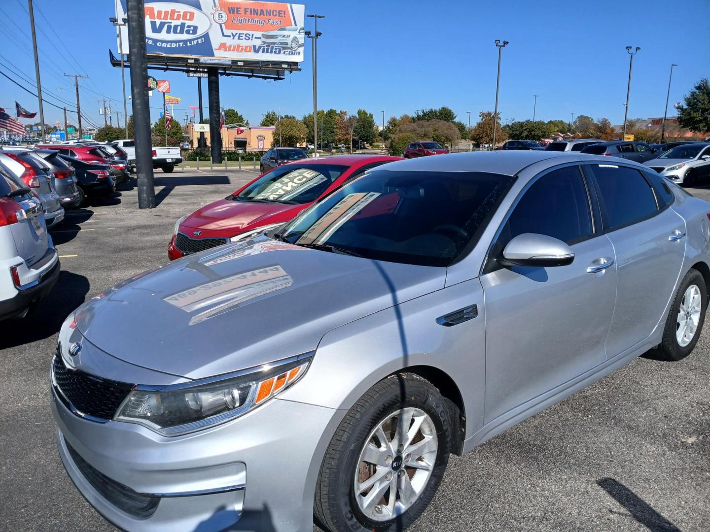 2017 SILVER Kia Optima LX (5XXGT4L33HG) with an 2.4L L4 DOHC 16V engine, 6A transmission, located at 420 I-35E, Lancaster, TX, 75146, (469) 297-4144, 32.593929, -96.823685 - Photo#0