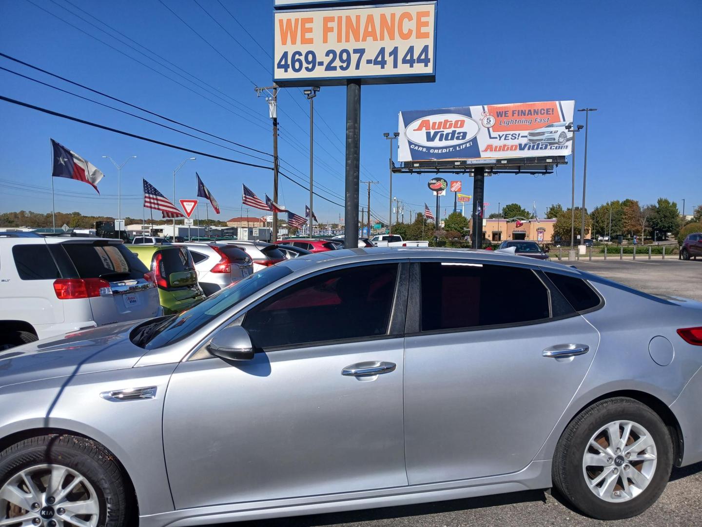 2017 SILVER Kia Optima LX (5XXGT4L33HG) with an 2.4L L4 DOHC 16V engine, 6A transmission, located at 420 I-35E, Lancaster, TX, 75146, (469) 297-4144, 32.593929, -96.823685 - Photo#1