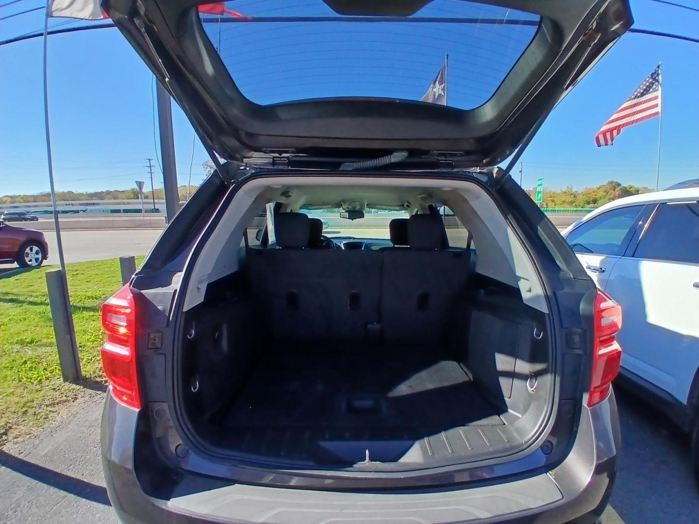 2016 GRAY Chevrolet Equinox LT AWD (2GNFLFEK3G6) with an 2.4L L4 DOHC 16V FFV engine, 6A transmission, located at 420 I-35E, Lancaster, TX, 75146, (469) 297-4144, 32.593929, -96.823685 - Photo#3