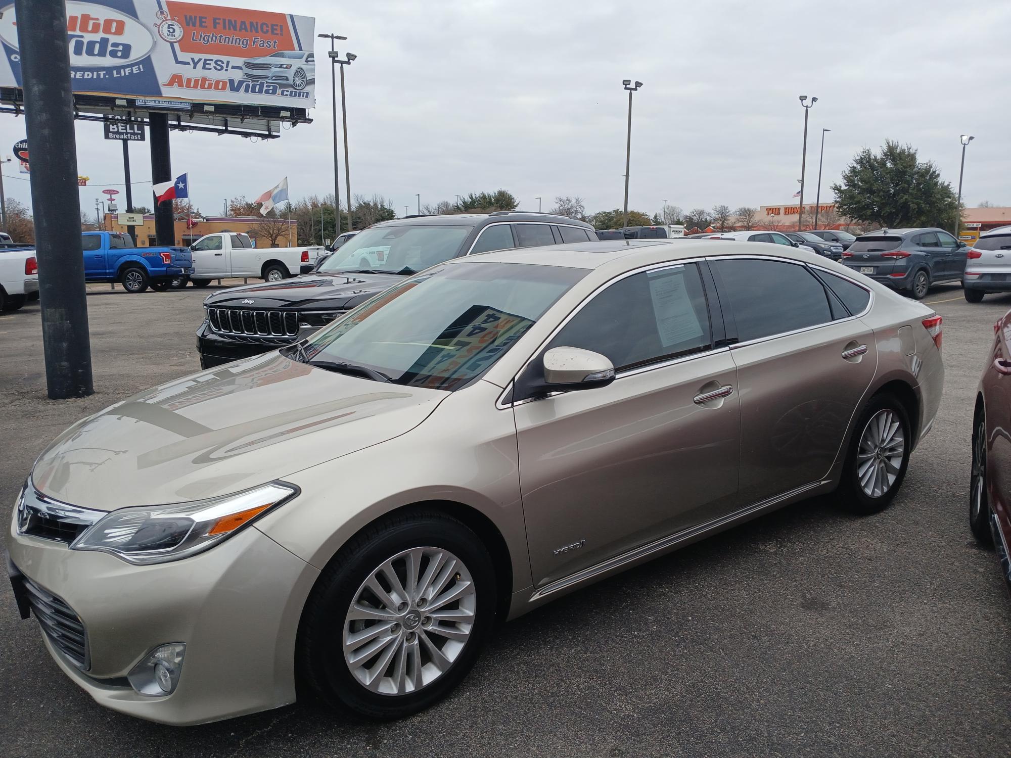 photo of 2015 Toyota Avalon Hybrid XLE Premium