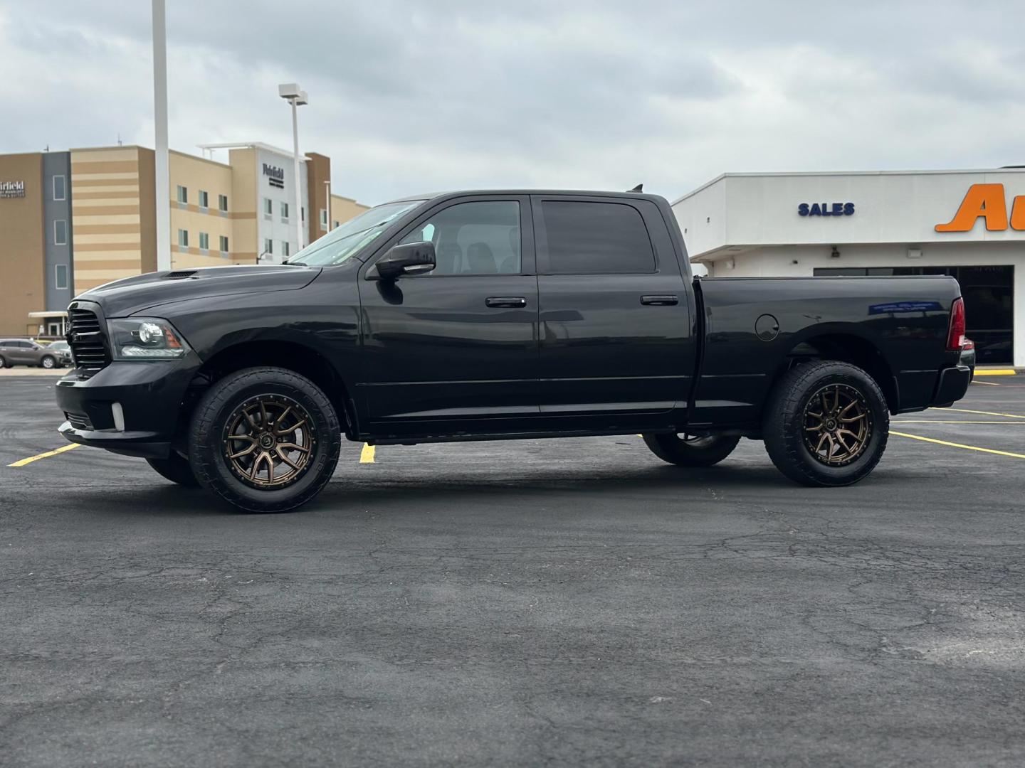 2016 BLACK /BLACK RAM 1500 Sport Crew Cab LWB 4WD (1C6RR7UT5GS) with an 5.7L V8 OHV 16V engine, 6A transmission, located at 8640 E R L Thornton Fwy, Dallas, TX, 75228, (469) 297-4144, 32.794128, -96.693008 - Photo#10