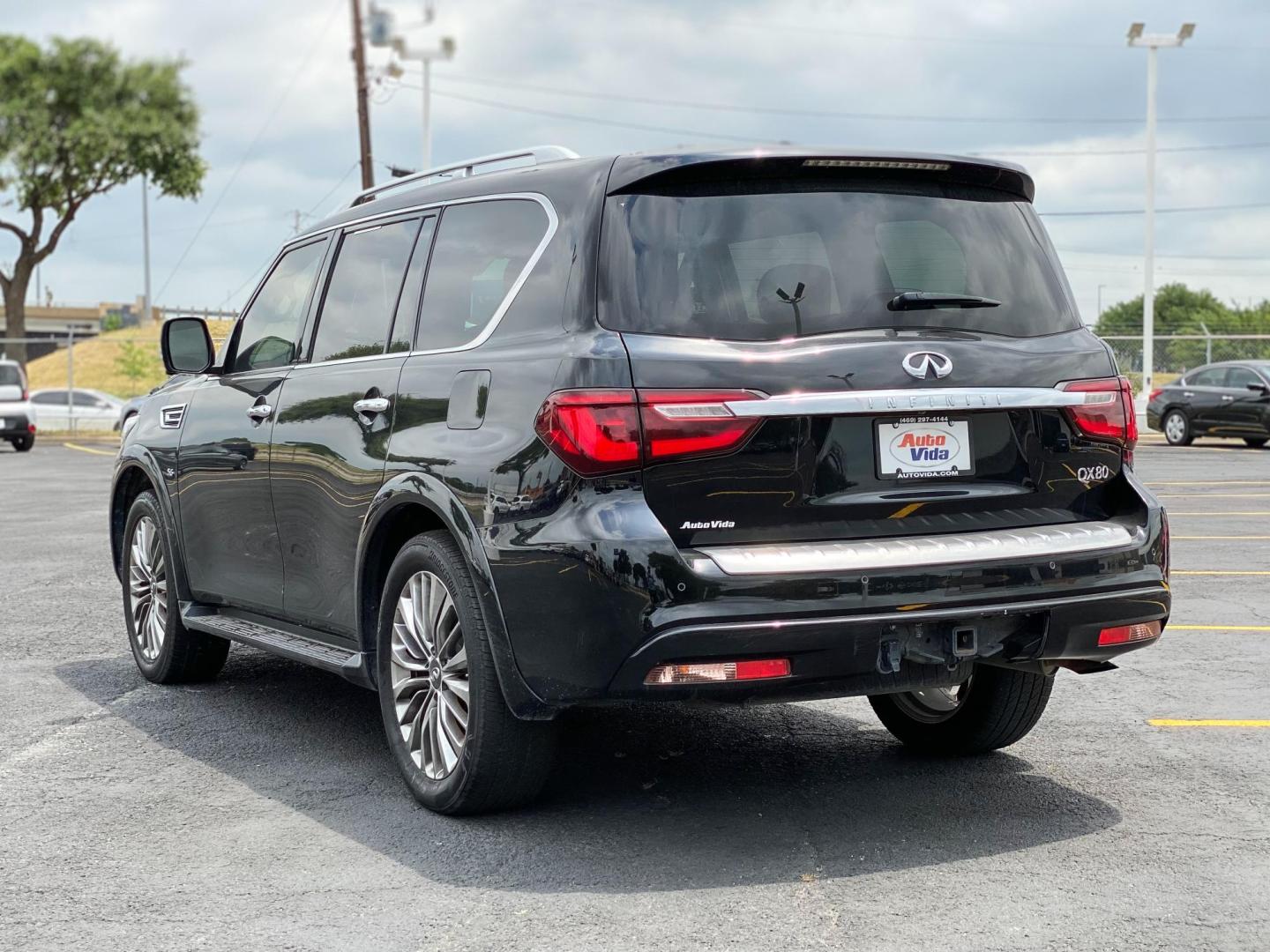 2018 BLACK Infiniti QX80 2WD (JN8AZ2NF5J9) with an 5.6L V8 DOHC 32V engine, 7A transmission, located at 8640 E R L Thornton Fwy, Dallas, TX, 75228, (469) 297-4144, 32.794128, -96.693008 - Photo#4