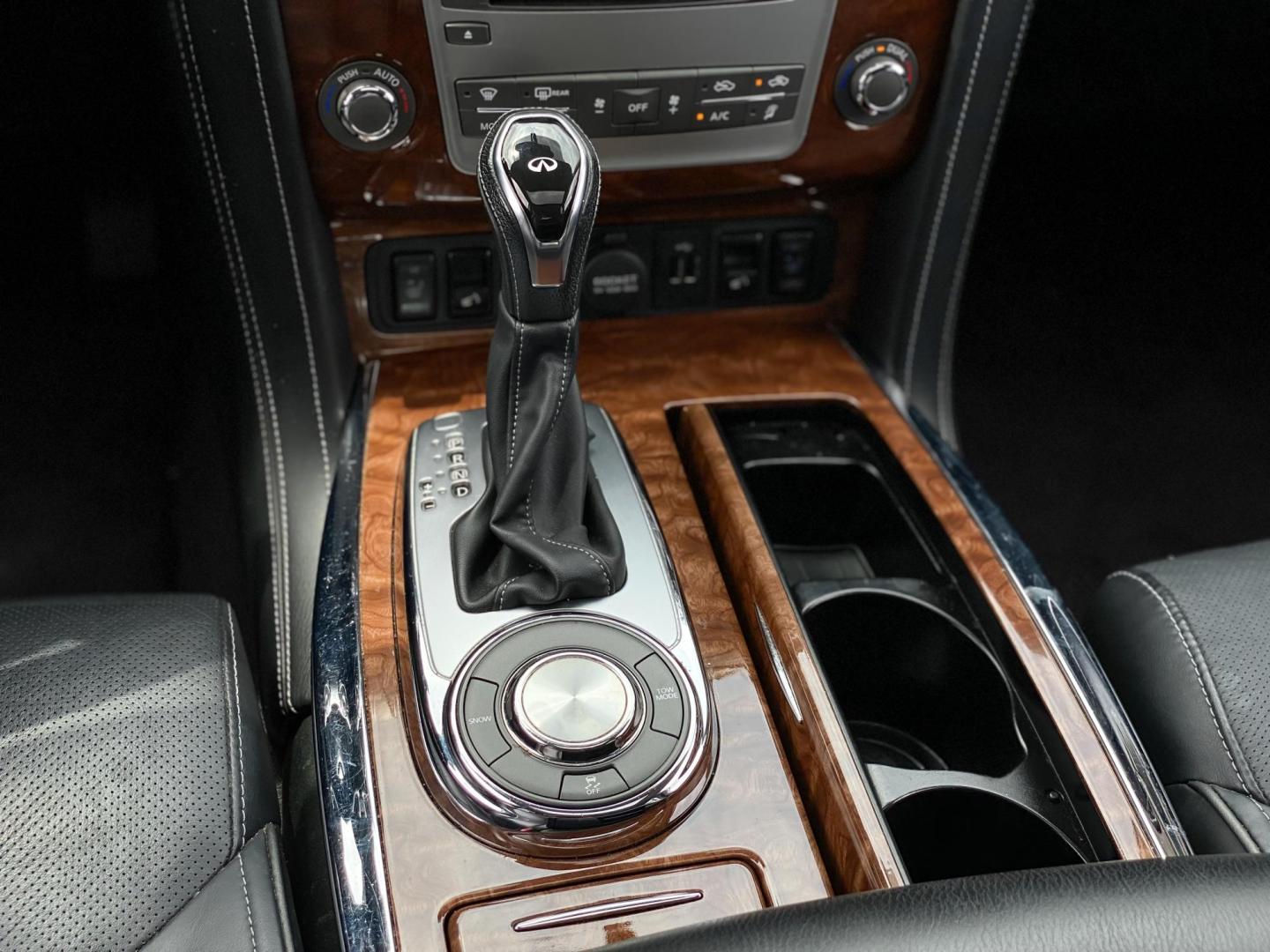 2018 BLACK Infiniti QX80 2WD (JN8AZ2NF5J9) with an 5.6L V8 DOHC 32V engine, 7A transmission, located at 8640 E R L Thornton Fwy, Dallas, TX, 75228, (469) 297-4144, 32.794128, -96.693008 - Photo#27