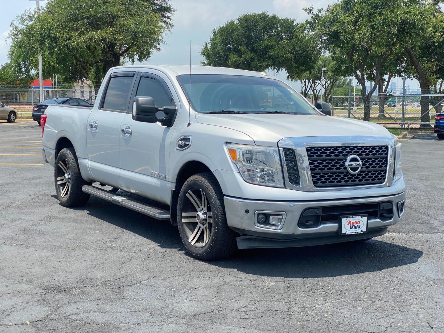 2017 SILVER Nissan Titan S Crew Cab 2WD (1N6AA1E68HN) with an 5.6L V8 DOHC 32V engine, 6A transmission, located at 8640 E R L Thornton Fwy, Dallas, TX, 75228, (469) 297-4144, 32.794128, -96.693008 - Photo#3