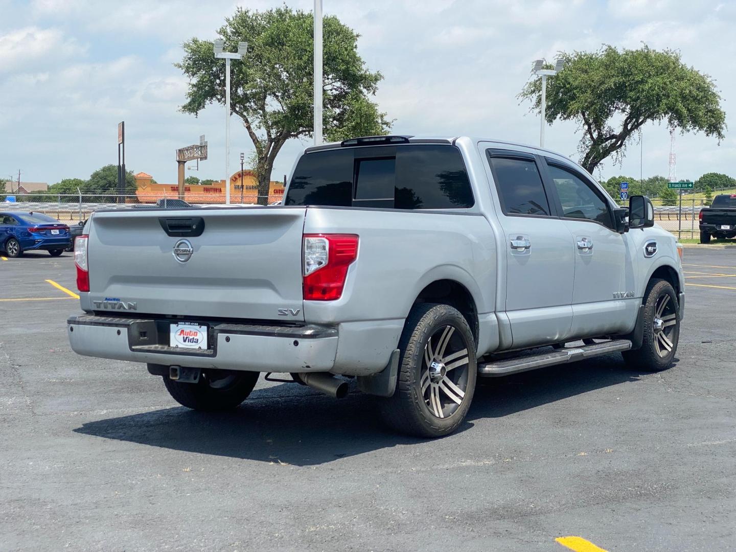 2017 SILVER Nissan Titan S Crew Cab 2WD (1N6AA1E68HN) with an 5.6L V8 DOHC 32V engine, 6A transmission, located at 8640 E R L Thornton Fwy, Dallas, TX, 75228, (469) 297-4144, 32.794128, -96.693008 - Photo#4