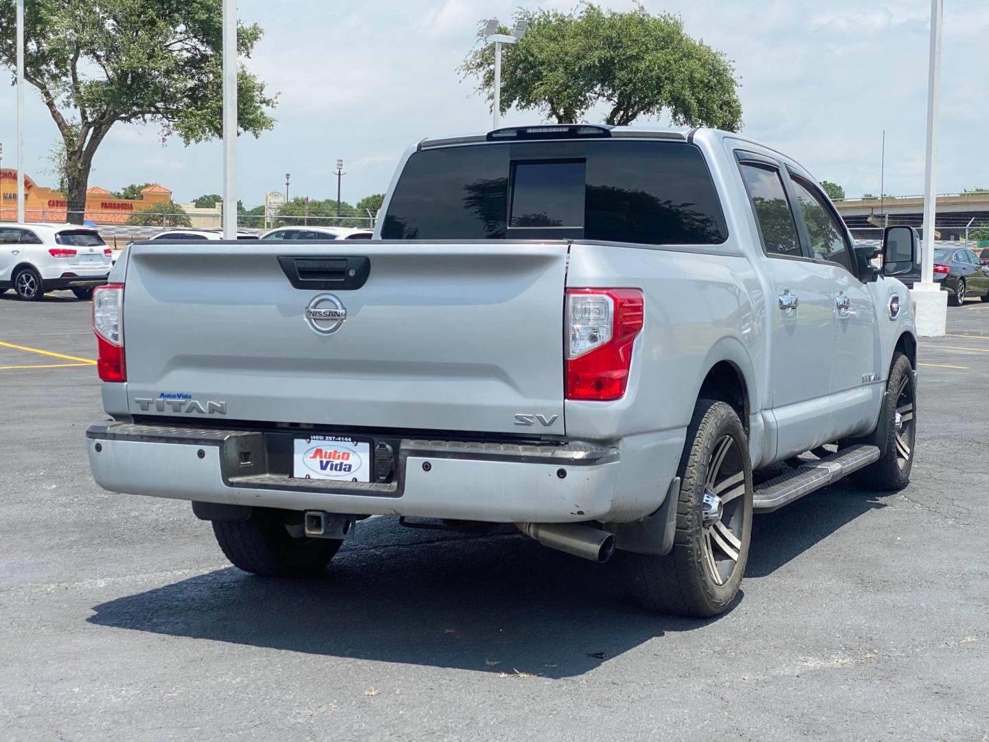 2017 SILVER Nissan Titan S Crew Cab 2WD (1N6AA1E68HN) with an 5.6L V8 DOHC 32V engine, 6A transmission, located at 8640 E R L Thornton Fwy, Dallas, TX, 75228, (469) 297-4144, 32.794128, -96.693008 - Photo#5