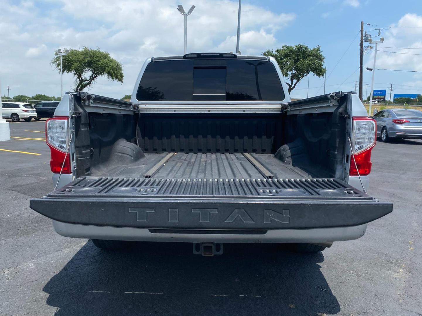 2017 SILVER Nissan Titan S Crew Cab 2WD (1N6AA1E68HN) with an 5.6L V8 DOHC 32V engine, 6A transmission, located at 8640 E R L Thornton Fwy, Dallas, TX, 75228, (469) 297-4144, 32.794128, -96.693008 - Photo#6