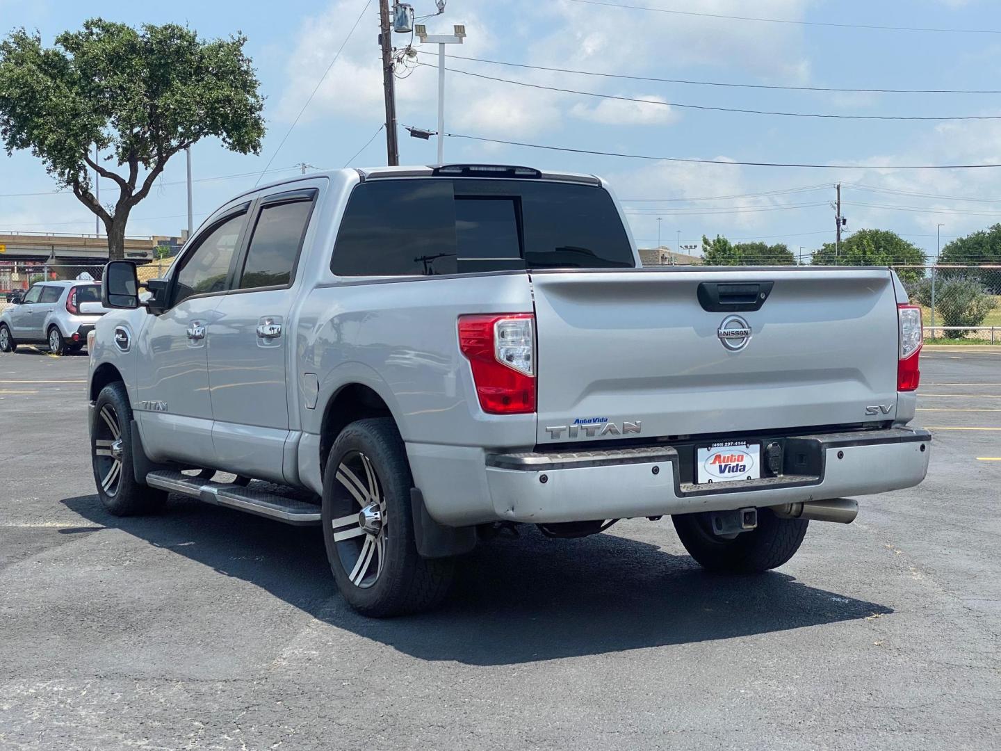 2017 SILVER Nissan Titan S Crew Cab 2WD (1N6AA1E68HN) with an 5.6L V8 DOHC 32V engine, 6A transmission, located at 8640 E R L Thornton Fwy, Dallas, TX, 75228, (469) 297-4144, 32.794128, -96.693008 - Photo#7
