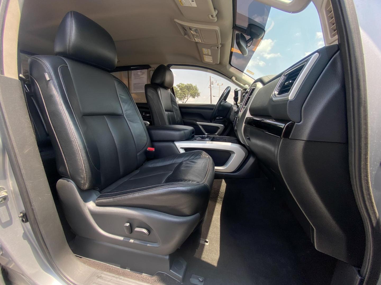 2017 SILVER Nissan Titan S Crew Cab 2WD (1N6AA1E68HN) with an 5.6L V8 DOHC 32V engine, 6A transmission, located at 8640 E R L Thornton Fwy, Dallas, TX, 75228, (469) 297-4144, 32.794128, -96.693008 - Photo#16