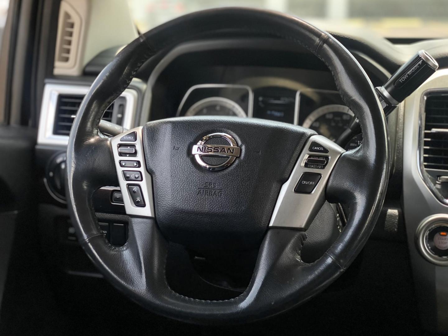 2017 SILVER Nissan Titan S Crew Cab 2WD (1N6AA1E68HN) with an 5.6L V8 DOHC 32V engine, 6A transmission, located at 8640 E R L Thornton Fwy, Dallas, TX, 75228, (469) 297-4144, 32.794128, -96.693008 - Photo#18