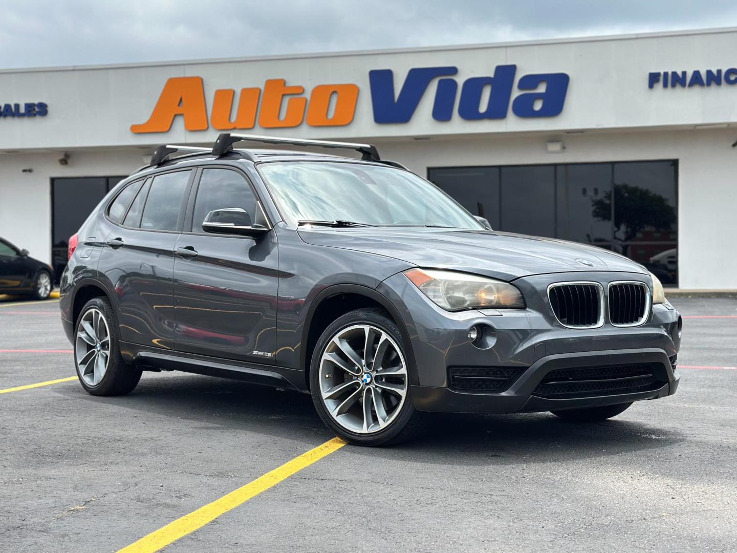 2013 GRAY BMW X1 sDrive28i (WBAVM1C52DV) with an 2.0L L4 DOHC 16V engine, 8-Speed Automatic transmission, located at 8640 E R L Thornton Fwy, Dallas, TX, 75228, (469) 297-4144, 32.794128, -96.693008 - Photo#0