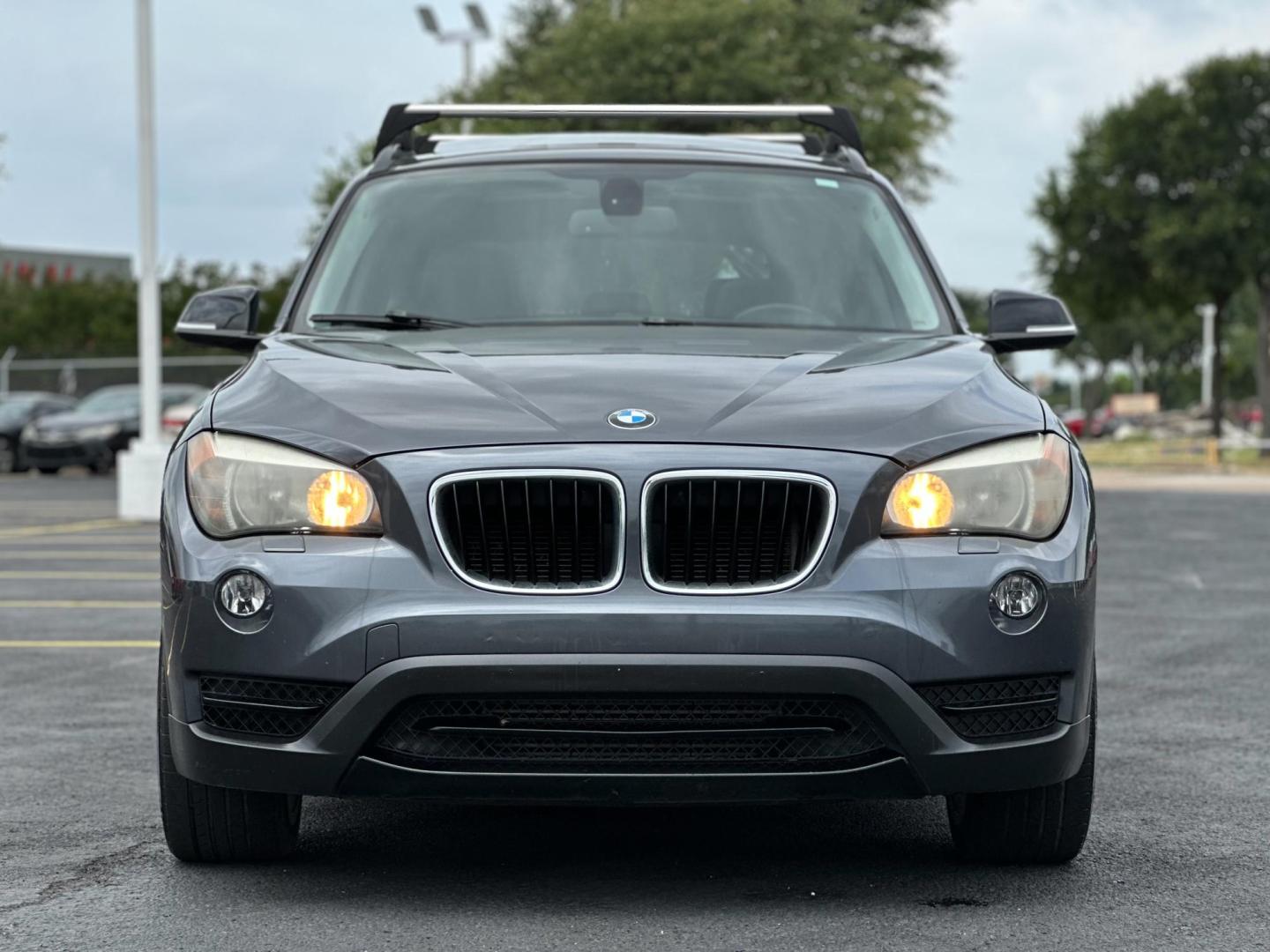 2013 GRAY BMW X1 sDrive28i (WBAVM1C52DV) with an 2.0L L4 DOHC 16V engine, 8-Speed Automatic transmission, located at 8640 E R L Thornton Fwy, Dallas, TX, 75228, (469) 297-4144, 32.794128, -96.693008 - Photo#2
