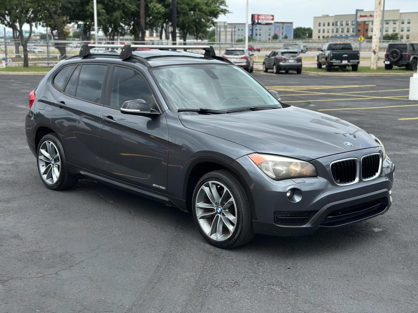 2013 GRAY BMW X1 sDrive28i (WBAVM1C52DV) with an 2.0L L4 DOHC 16V engine, 8-Speed Automatic transmission, located at 8640 E R L Thornton Fwy, Dallas, TX, 75228, (469) 297-4144, 32.794128, -96.693008 - Photo#3