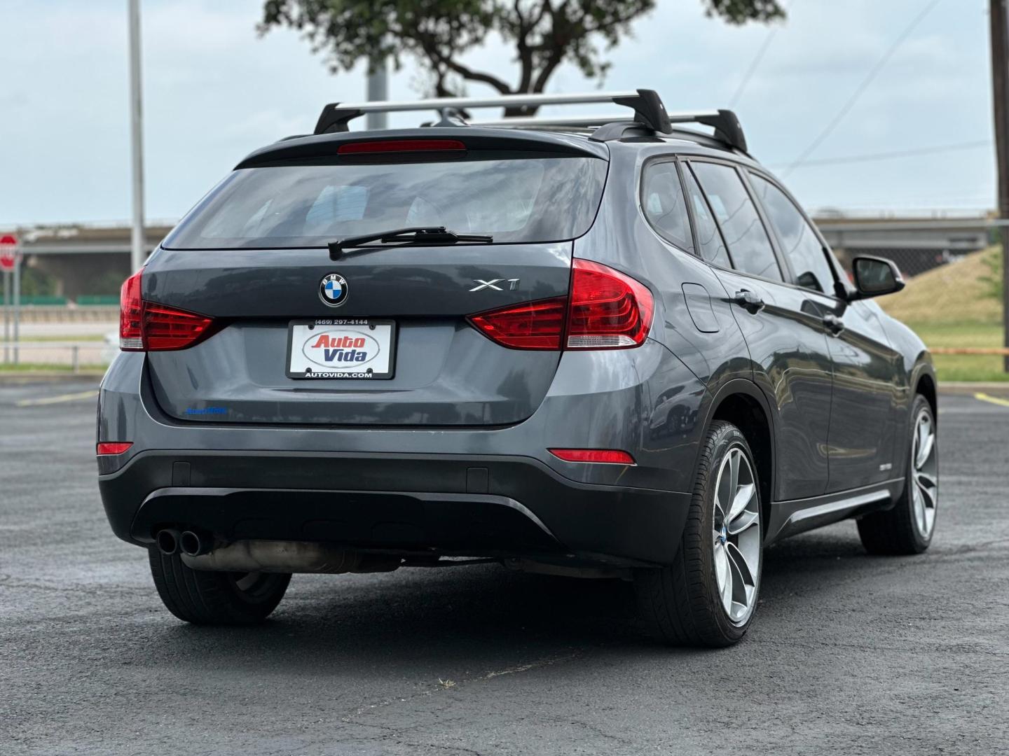 2013 GRAY BMW X1 sDrive28i (WBAVM1C52DV) with an 2.0L L4 DOHC 16V engine, 8-Speed Automatic transmission, located at 8640 E R L Thornton Fwy, Dallas, TX, 75228, (469) 297-4144, 32.794128, -96.693008 - Photo#5