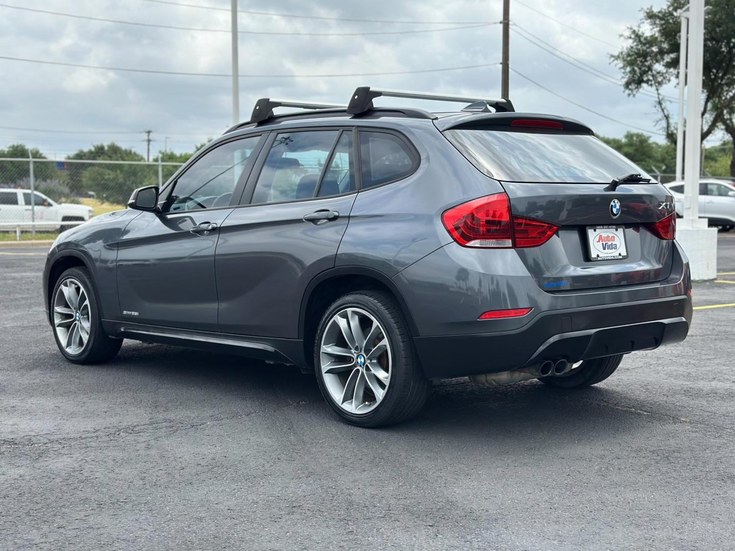 2013 GRAY BMW X1 sDrive28i (WBAVM1C52DV) with an 2.0L L4 DOHC 16V engine, 8-Speed Automatic transmission, located at 8640 E R L Thornton Fwy, Dallas, TX, 75228, (469) 297-4144, 32.794128, -96.693008 - Photo#6