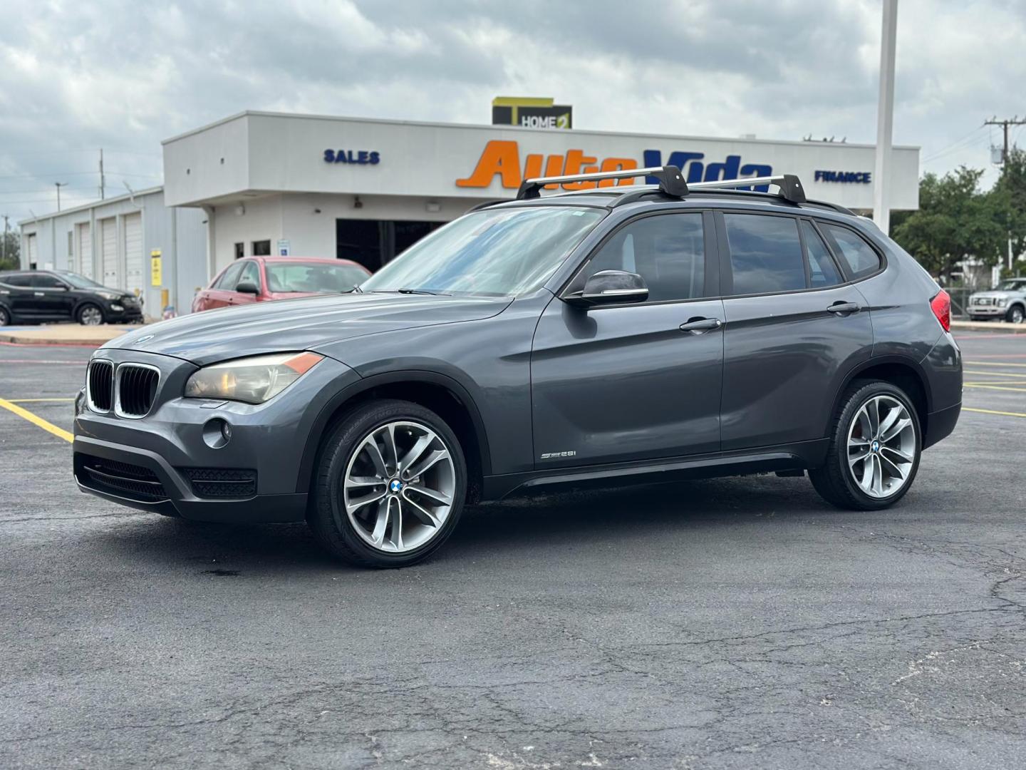 2013 GRAY BMW X1 sDrive28i (WBAVM1C52DV) with an 2.0L L4 DOHC 16V engine, 8-Speed Automatic transmission, located at 8640 E R L Thornton Fwy, Dallas, TX, 75228, (469) 297-4144, 32.794128, -96.693008 - Photo#7