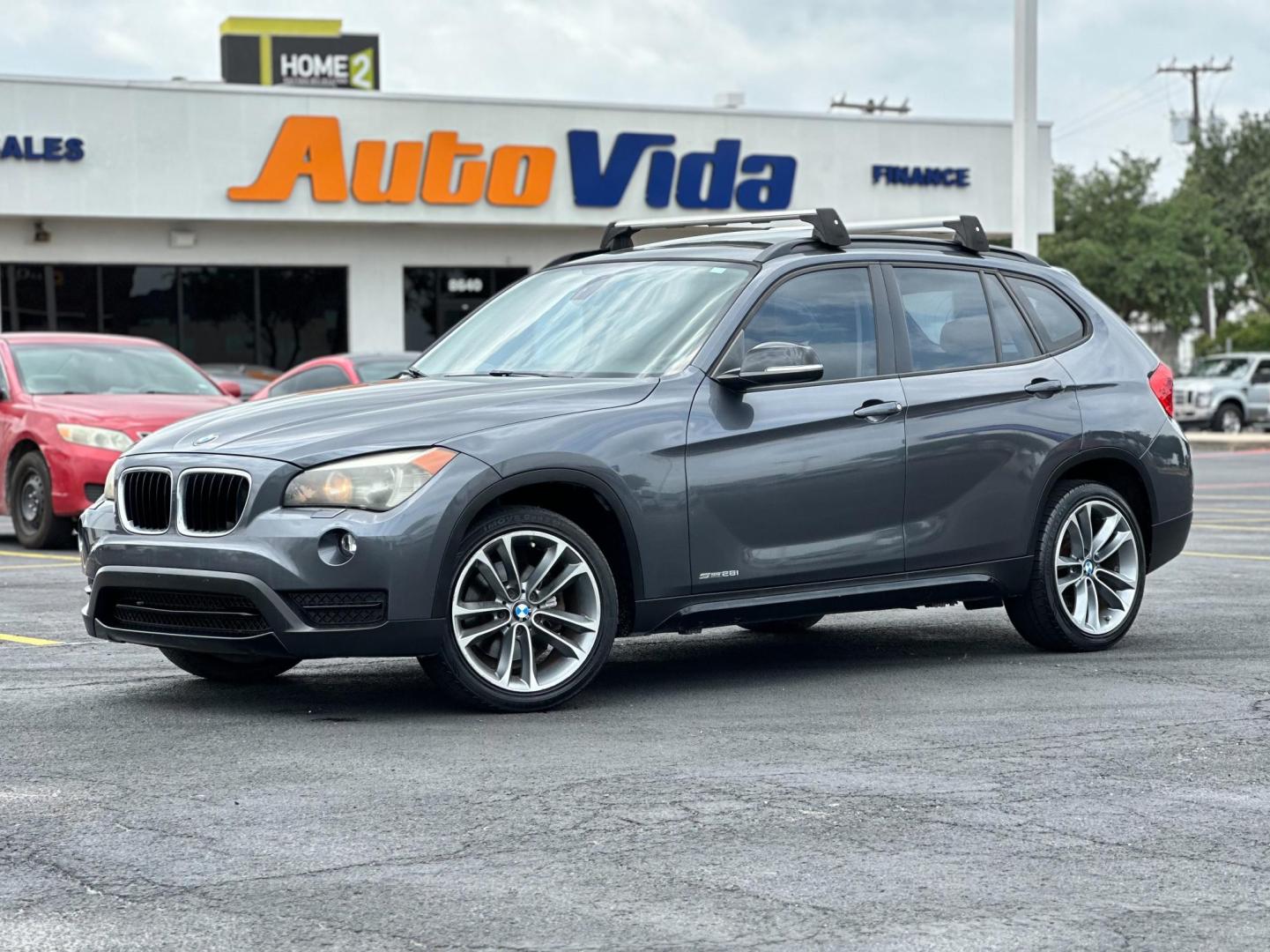 2013 GRAY BMW X1 sDrive28i (WBAVM1C52DV) with an 2.0L L4 DOHC 16V engine, 8-Speed Automatic transmission, located at 8640 E R L Thornton Fwy, Dallas, TX, 75228, (469) 297-4144, 32.794128, -96.693008 - Photo#1