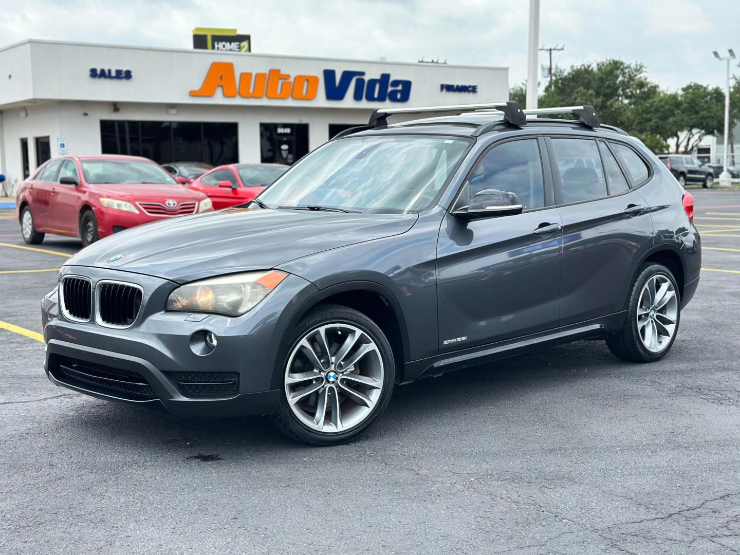 2013 GRAY BMW X1 sDrive28i (WBAVM1C52DV) with an 2.0L L4 DOHC 16V engine, 8-Speed Automatic transmission, located at 8640 E R L Thornton Fwy, Dallas, TX, 75228, (469) 297-4144, 32.794128, -96.693008 - Photo#8