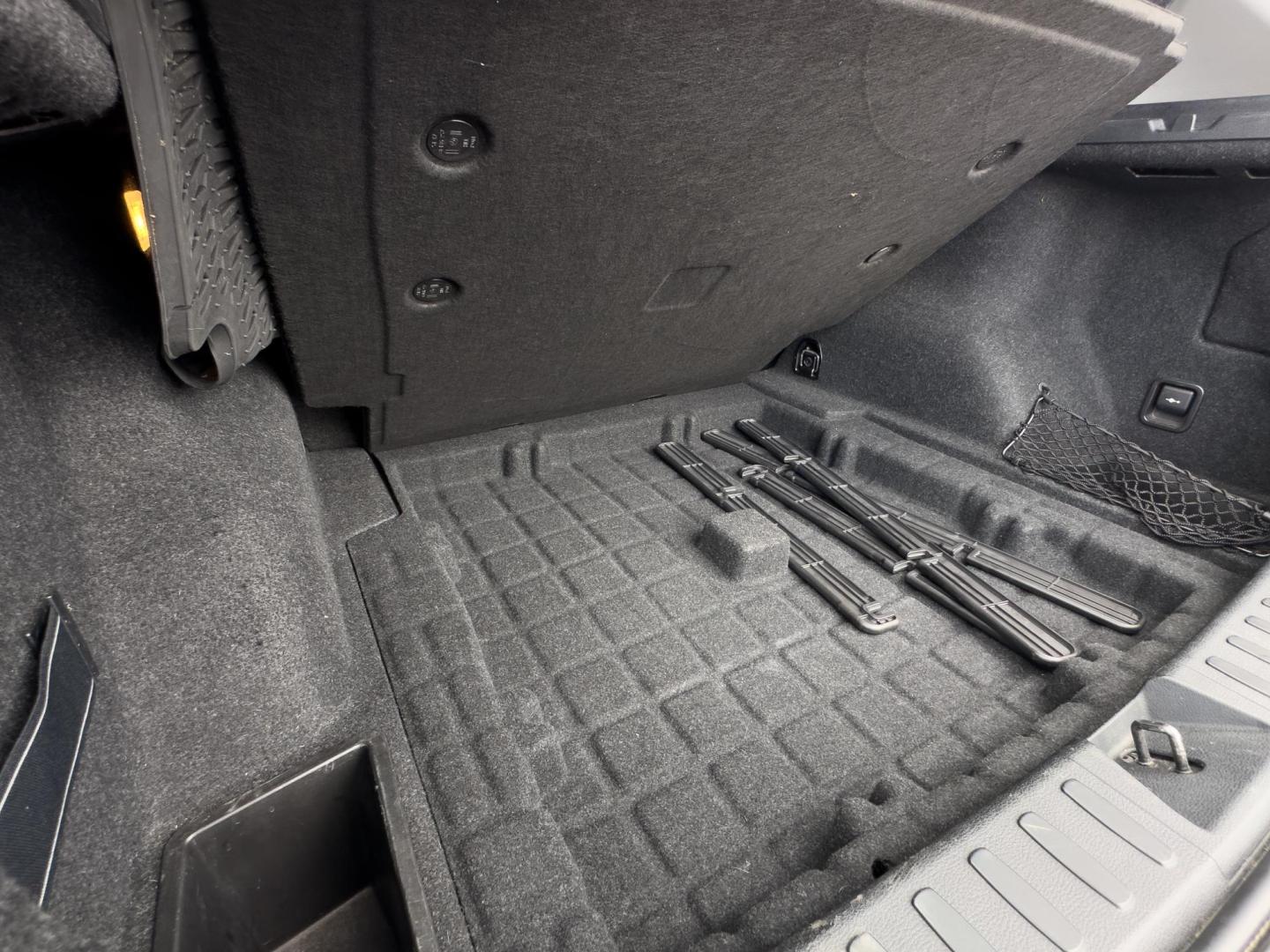 2013 GRAY BMW X1 sDrive28i (WBAVM1C52DV) with an 2.0L L4 DOHC 16V engine, 8-Speed Automatic transmission, located at 8640 E R L Thornton Fwy, Dallas, TX, 75228, (469) 297-4144, 32.794128, -96.693008 - Photo#25