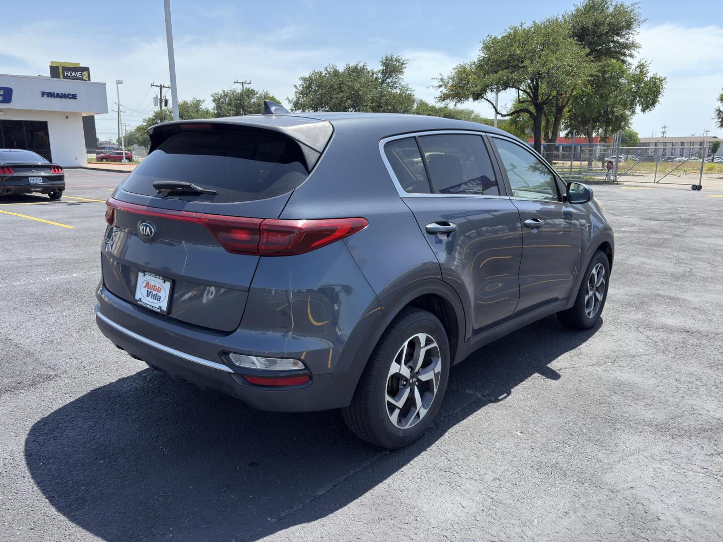 2020 GRAY Kia Sportage LX AWD (KNDPMCAC8L7) with an 2.4L V6 DOHC 24V engine, 6A transmission, located at 8640 E R L Thornton Fwy, Dallas, TX, 75228, (469) 297-4144, 32.794128, -96.693008 - Photo#4