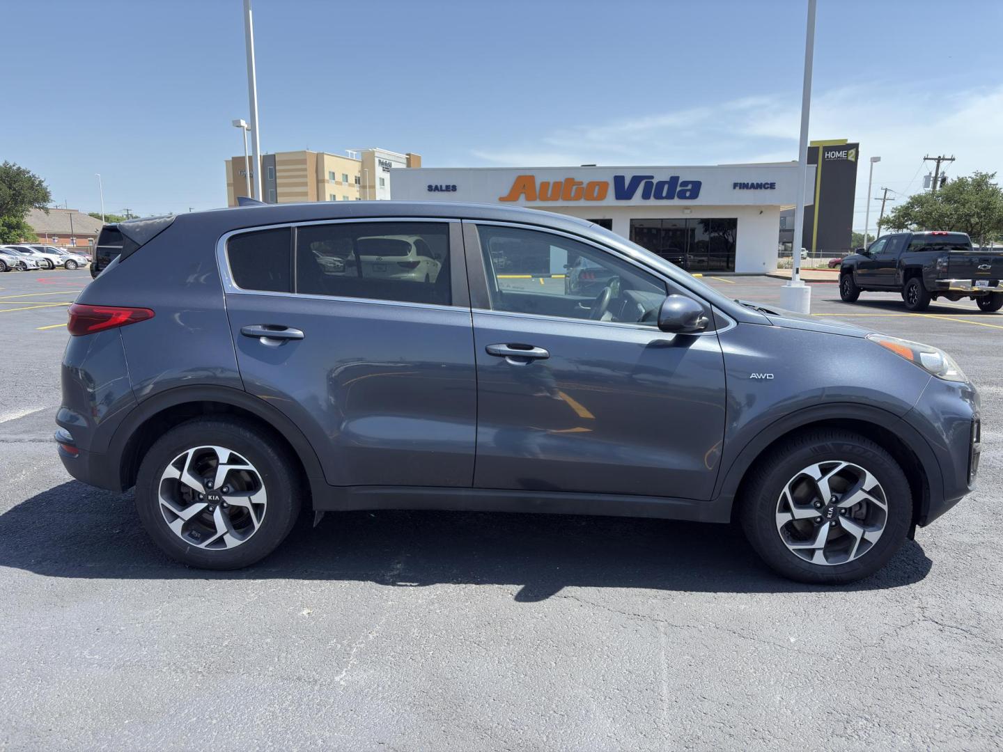 2020 GRAY Kia Sportage LX AWD (KNDPMCAC8L7) with an 2.4L V6 DOHC 24V engine, 6A transmission, located at 8640 E R L Thornton Fwy, Dallas, TX, 75228, (469) 297-4144, 32.794128, -96.693008 - Photo#3