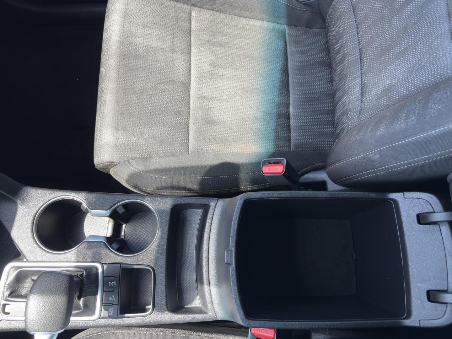 2020 GRAY Kia Sportage LX AWD (KNDPMCAC8L7) with an 2.4L V6 DOHC 24V engine, 6A transmission, located at 8640 E R L Thornton Fwy, Dallas, TX, 75228, (469) 297-4144, 32.794128, -96.693008 - Photo#15