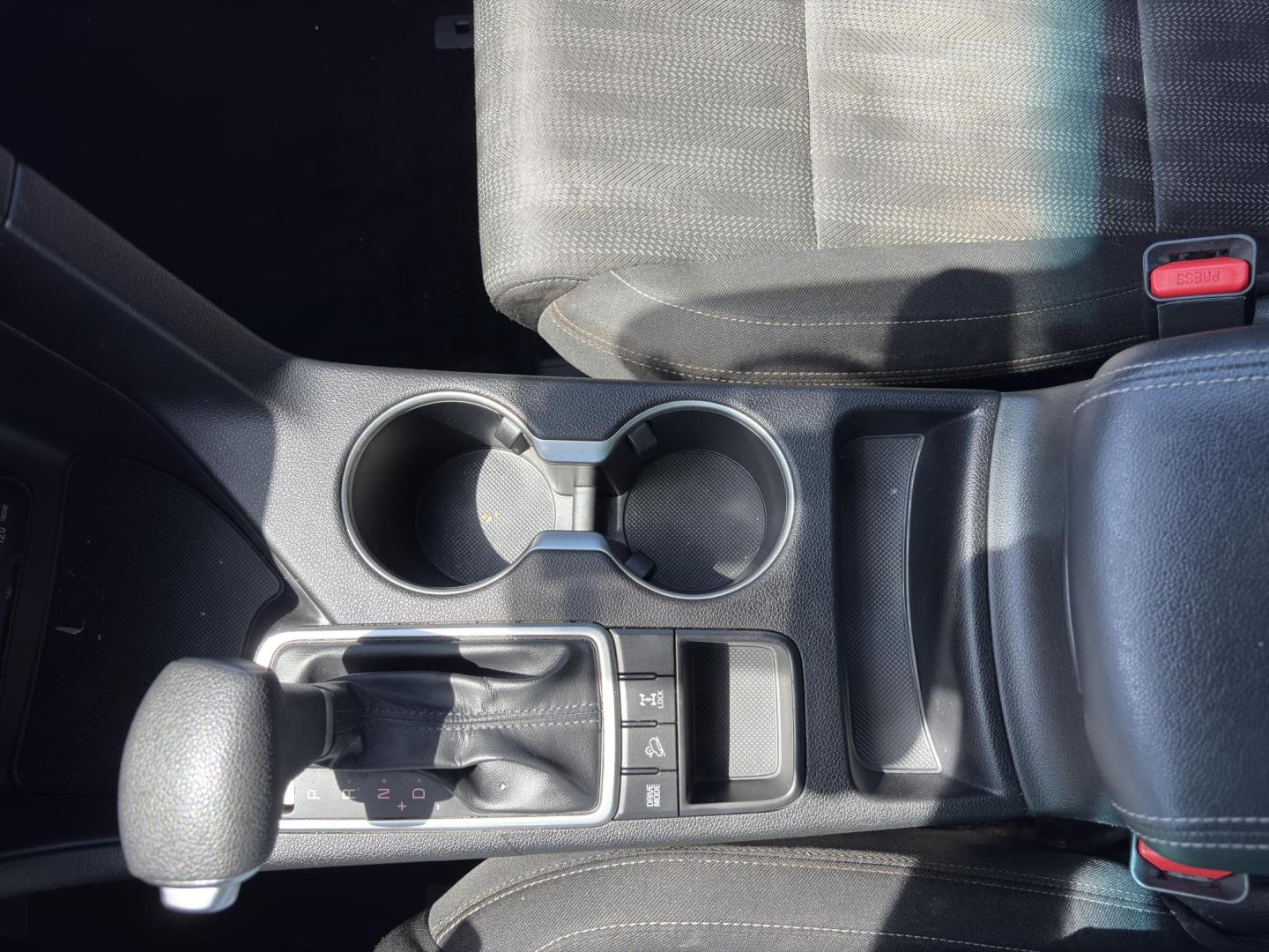 2020 GRAY Kia Sportage LX AWD (KNDPMCAC8L7) with an 2.4L V6 DOHC 24V engine, 6A transmission, located at 8640 E R L Thornton Fwy, Dallas, TX, 75228, (469) 297-4144, 32.794128, -96.693008 - Photo#14