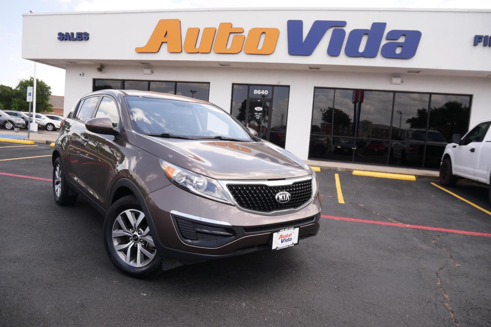 2015 BROWN Kia Sportage LX FWD (KNDPB3AC4F7) with an 2.4L V6 DOHC 24V engine, 6-Speed Automatic transmission, located at 8640 E R L Thornton Fwy, Dallas, TX, 75228, (469) 297-4144, 32.794128, -96.693008 - Photo#0