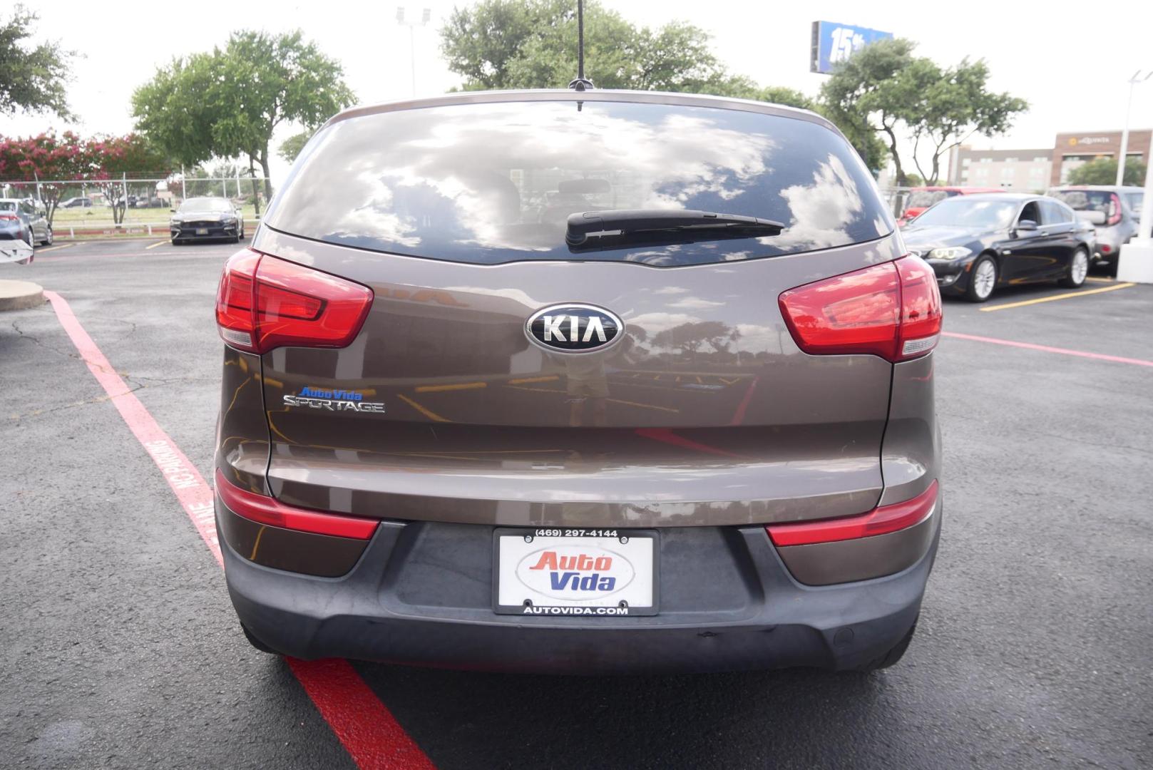 2015 BROWN Kia Sportage LX FWD (KNDPB3AC4F7) with an 2.4L V6 DOHC 24V engine, 6-Speed Automatic transmission, located at 8640 E R L Thornton Fwy, Dallas, TX, 75228, (469) 297-4144, 32.794128, -96.693008 - Photo#3