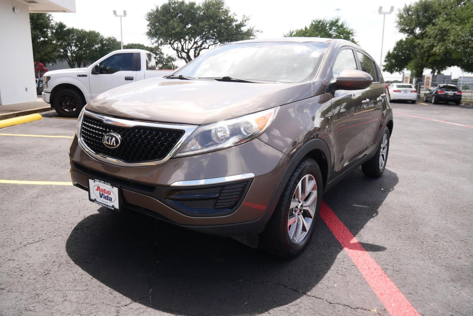2015 BROWN Kia Sportage LX FWD (KNDPB3AC4F7) with an 2.4L V6 DOHC 24V engine, 6-Speed Automatic transmission, located at 8640 E R L Thornton Fwy, Dallas, TX, 75228, (469) 297-4144, 32.794128, -96.693008 - Photo#6